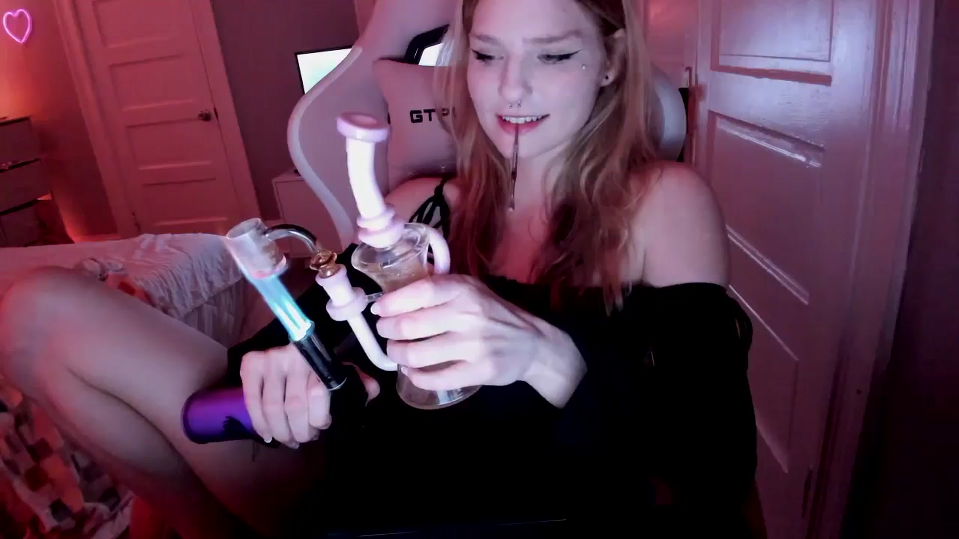 Gallery image thumbnail from DuckChan0's myfreecams stream on, 04/11/2026, 18:17 image 19 of 20