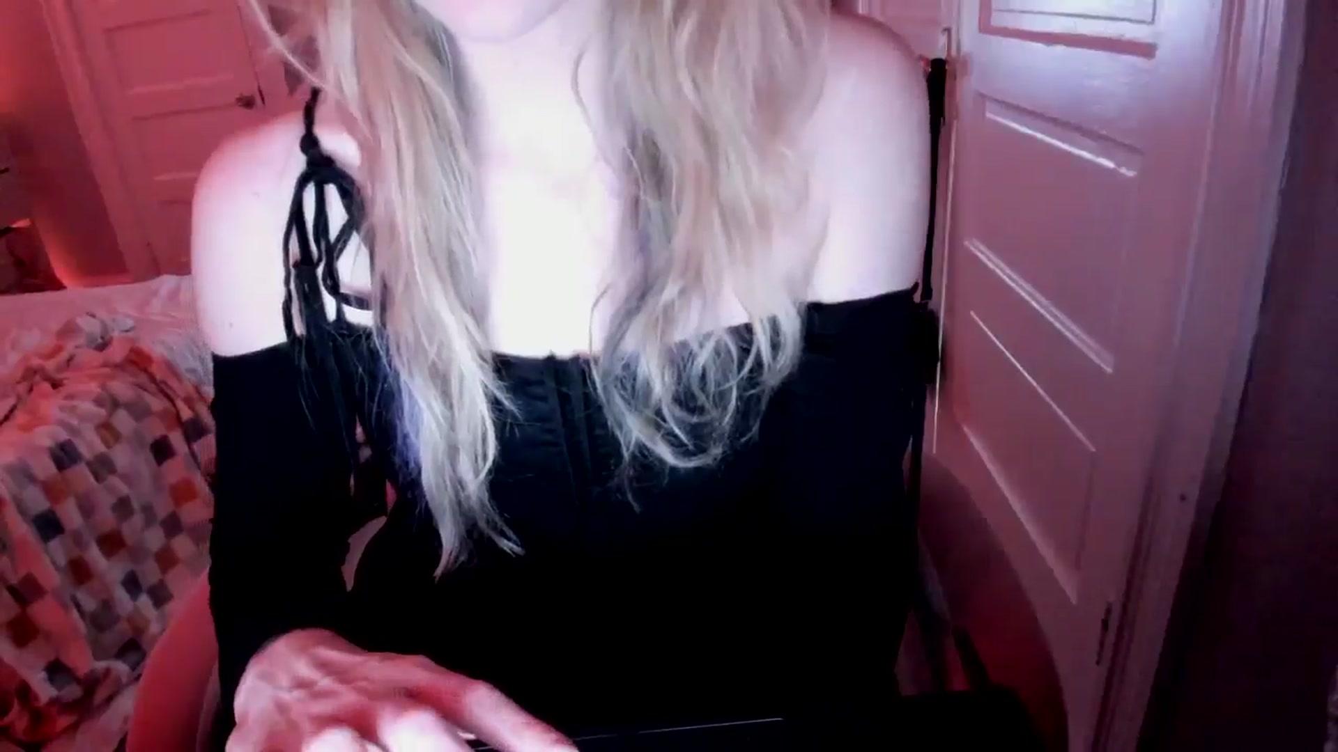 Gallery image thumbnail from DuckChan0's myfreecams stream on, 04/11/2026, 18:17 image 17 of 20