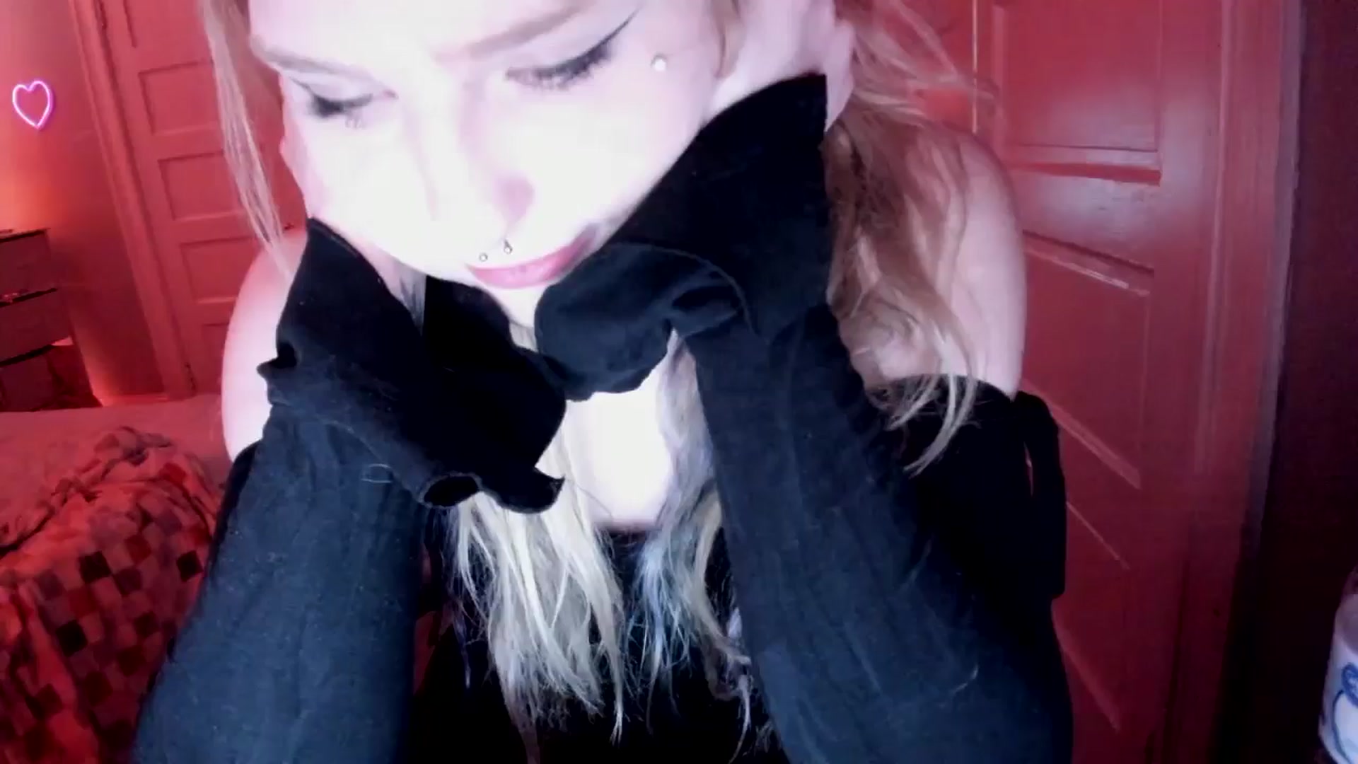 Gallery image thumbnail from DuckChan0's myfreecams stream on, 04/11/2026, 18:17 image 14 of 20