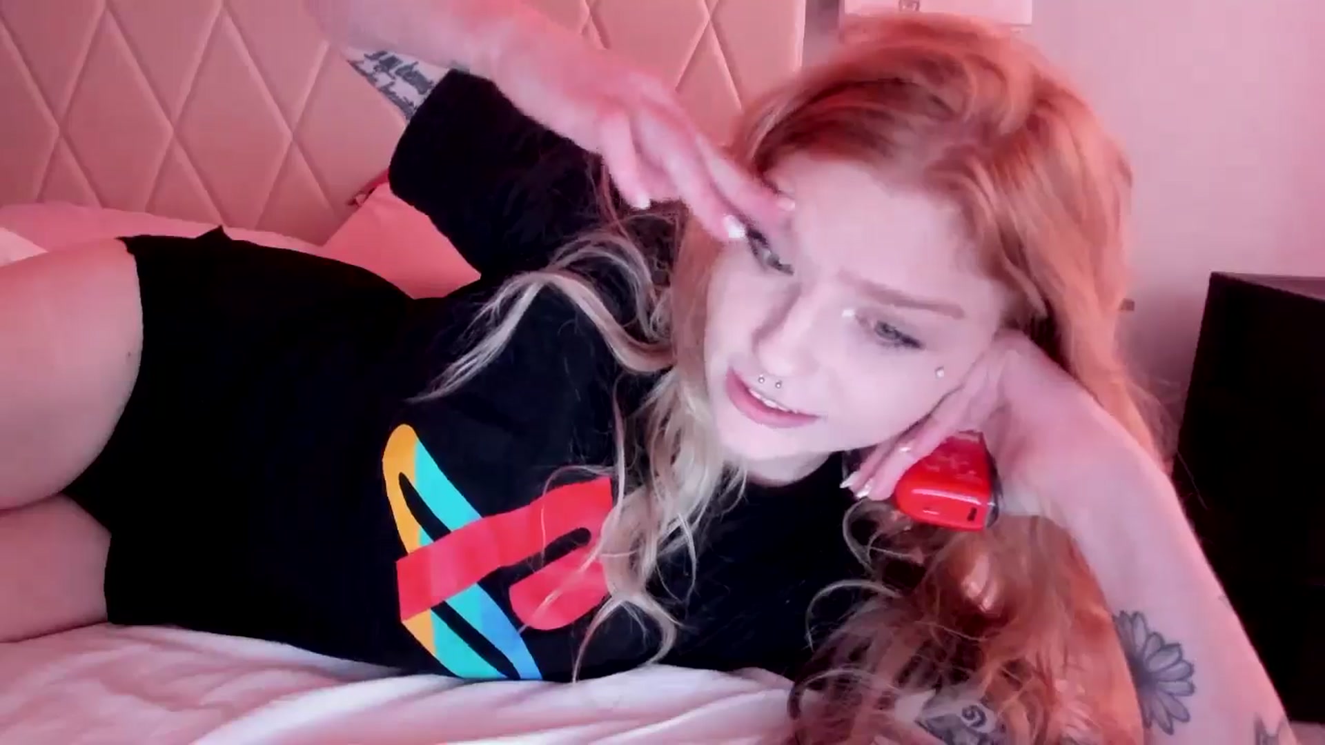 Gallery image thumbnail from DuckChan0's myfreecams stream on, 04/13/2026, 17:15 image 4 of 20