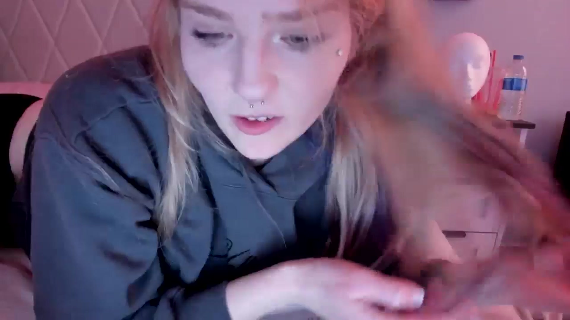 Gallery image thumbnail from DuckChan0's myfreecams stream on, 04/13/2026, 18:17 image 18 of 20