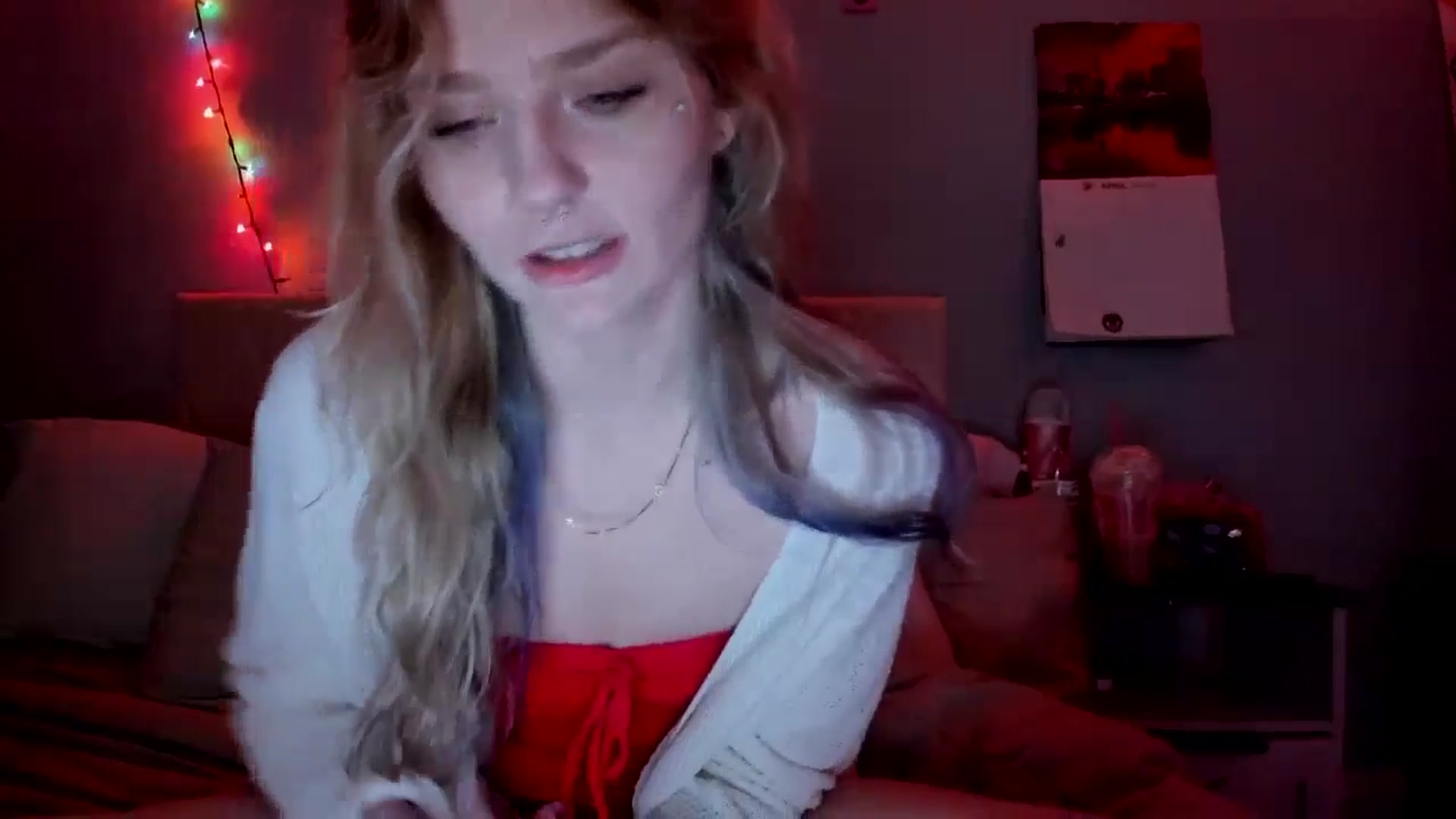 Gallery image thumbnail from DuckChan0's myfreecams stream on, 04/19/2026, 15:25 image 16 of 20