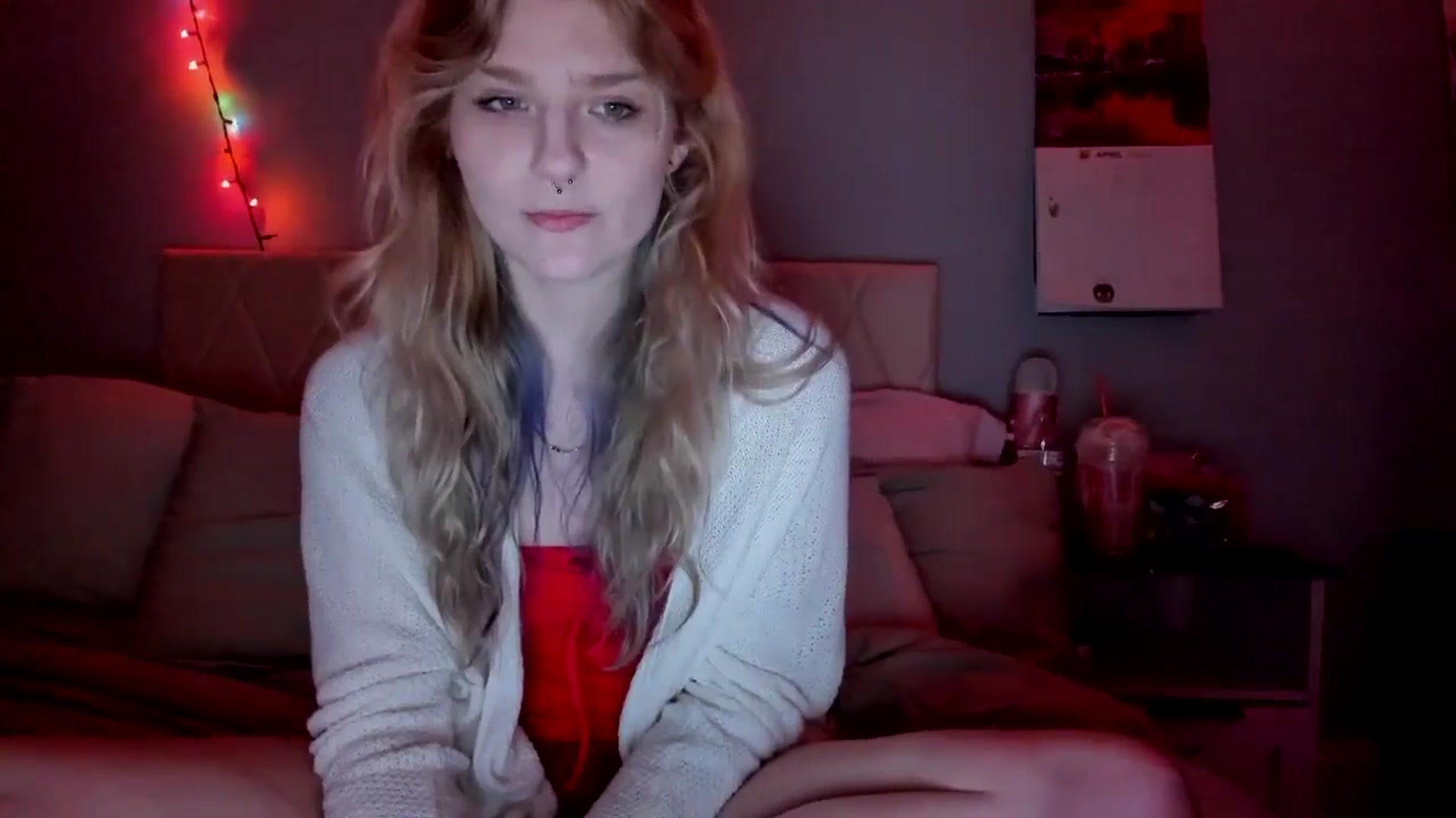 Gallery image thumbnail from DuckChan0's myfreecams stream on, 04/19/2026, 15:25 image 15 of 20