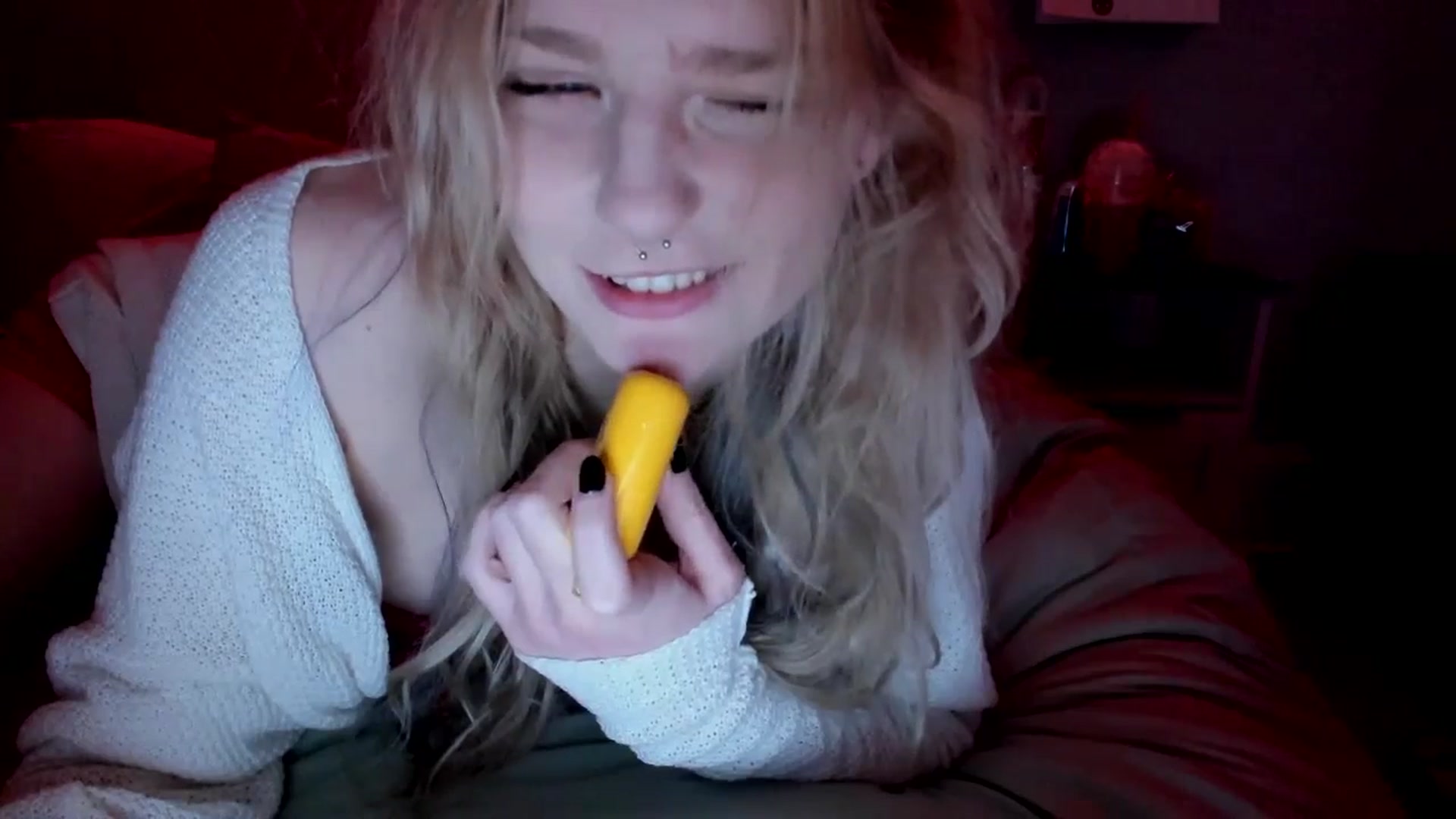 Gallery image thumbnail from DuckChan0's myfreecams stream on, 04/19/2026, 15:25 image 4 of 20