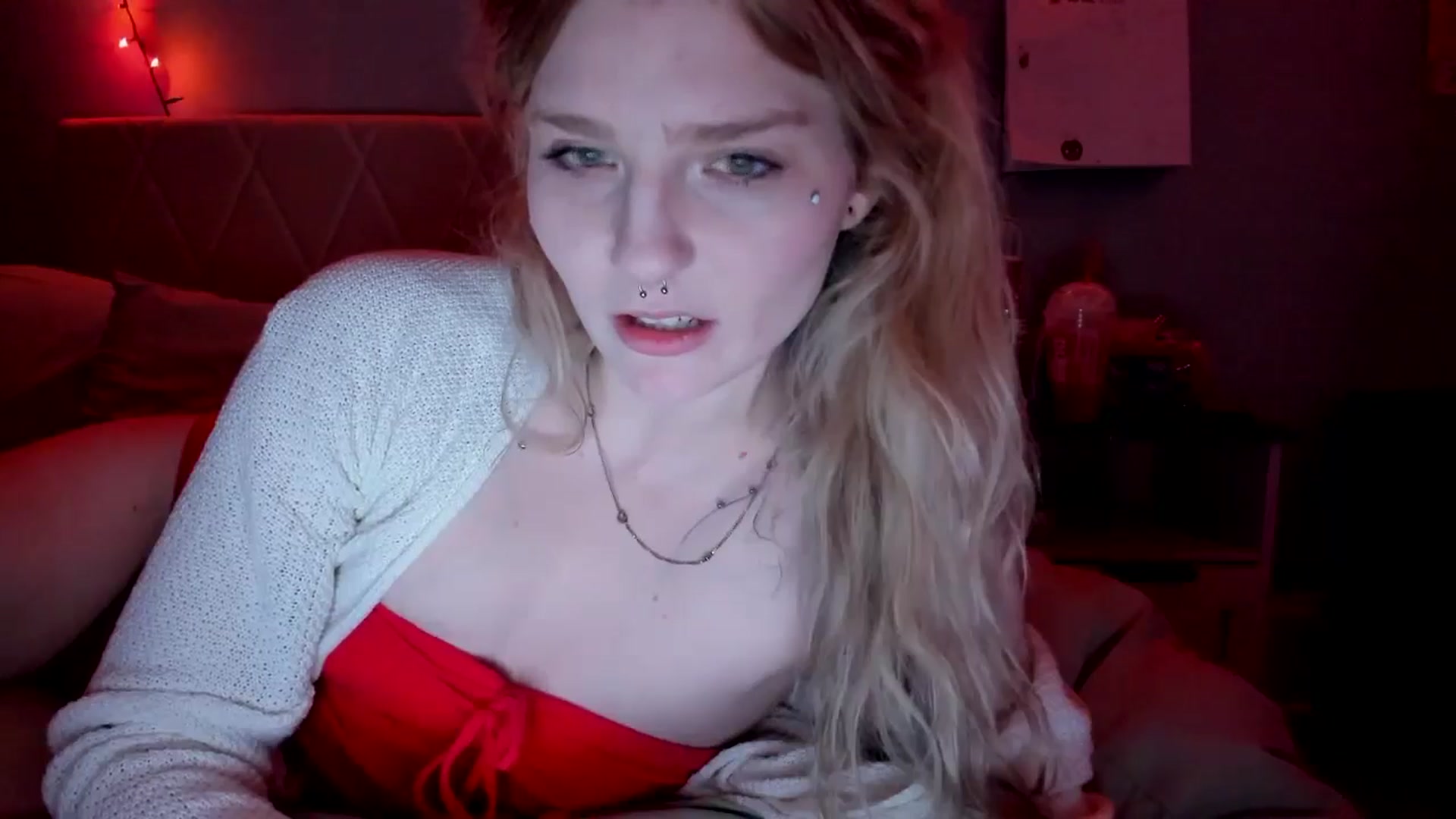 Gallery image thumbnail from DuckChan0's myfreecams stream on, 04/19/2026, 15:25 image 20 of 20