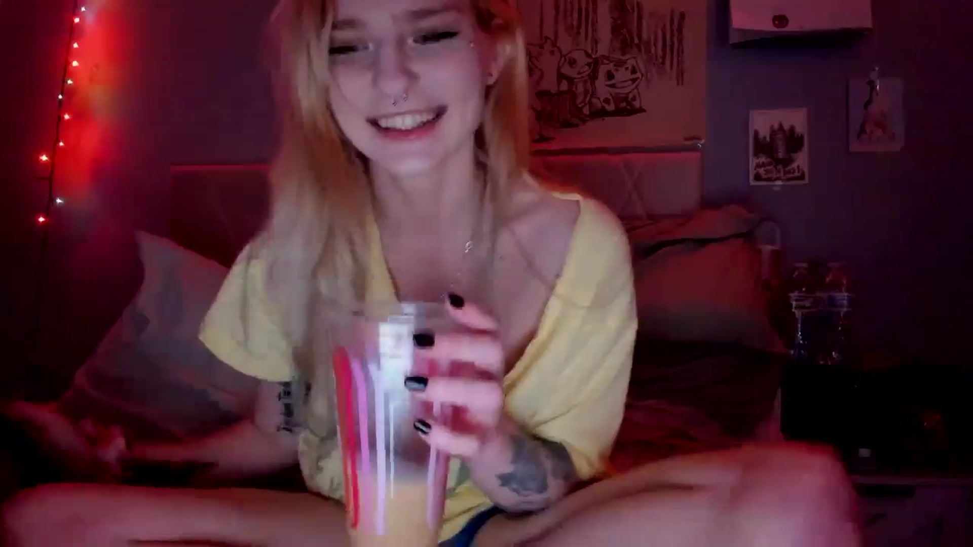 Gallery image thumbnail from DuckChan0's myfreecams stream on, 04/24/2026, 16:40 image 3 of 20
