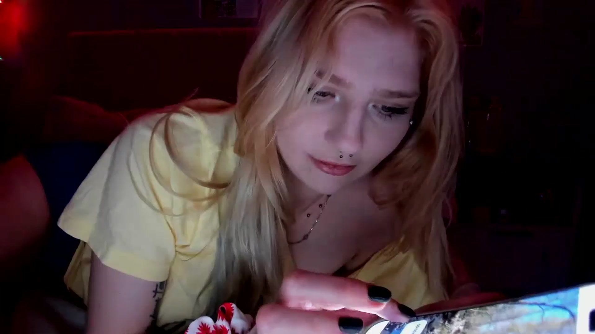 Gallery image thumbnail from DuckChan0's myfreecams stream on, 04/24/2026, 16:40 image 9 of 20