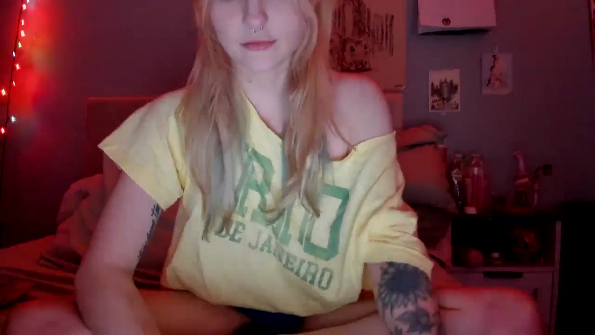 Gallery image thumbnail from DuckChan0's myfreecams stream on, 04/24/2026, 17:14 image 13 of 20