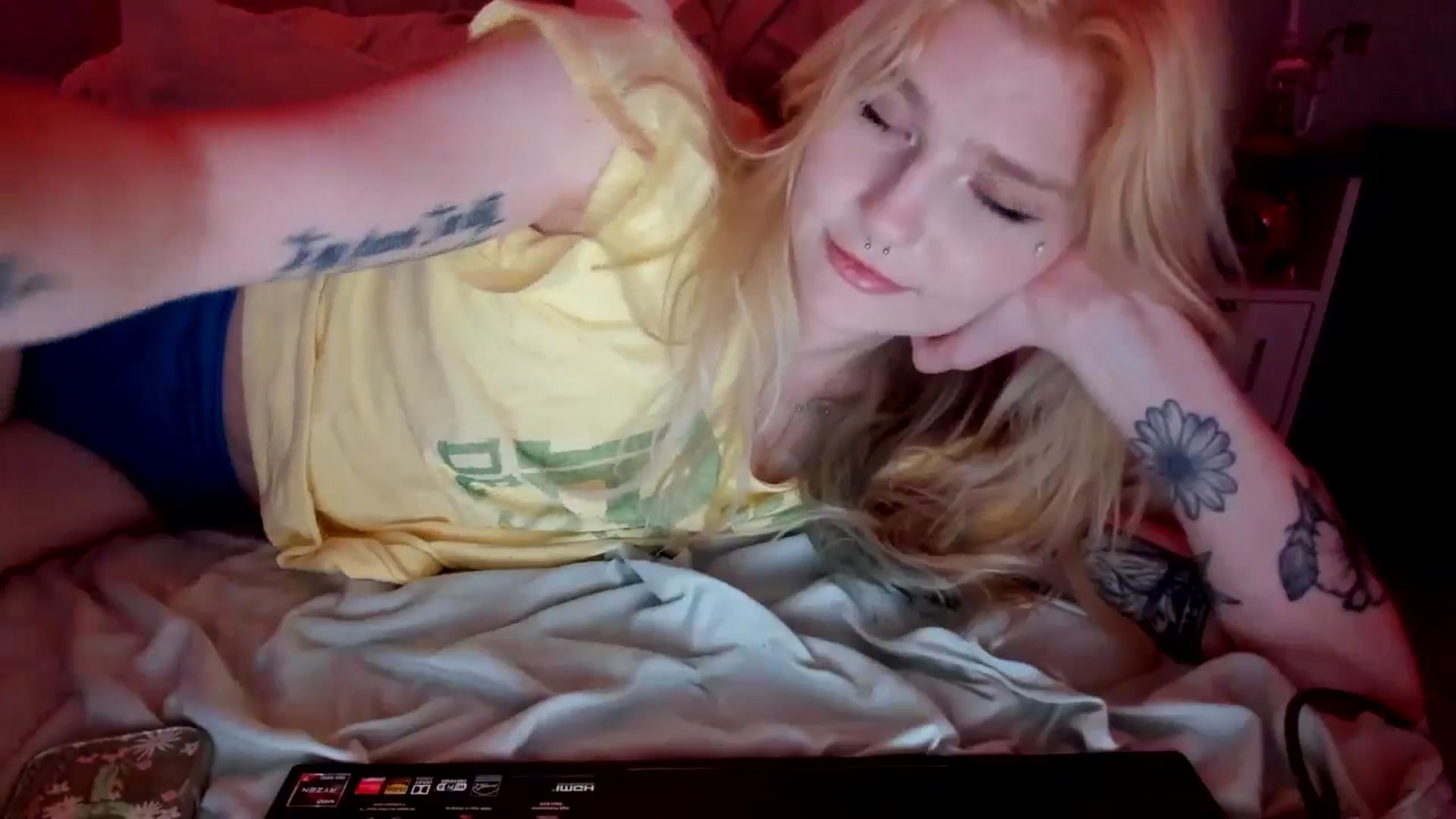 Gallery image thumbnail from DuckChan0's myfreecams stream on, 04/24/2026, 17:14 image 10 of 20