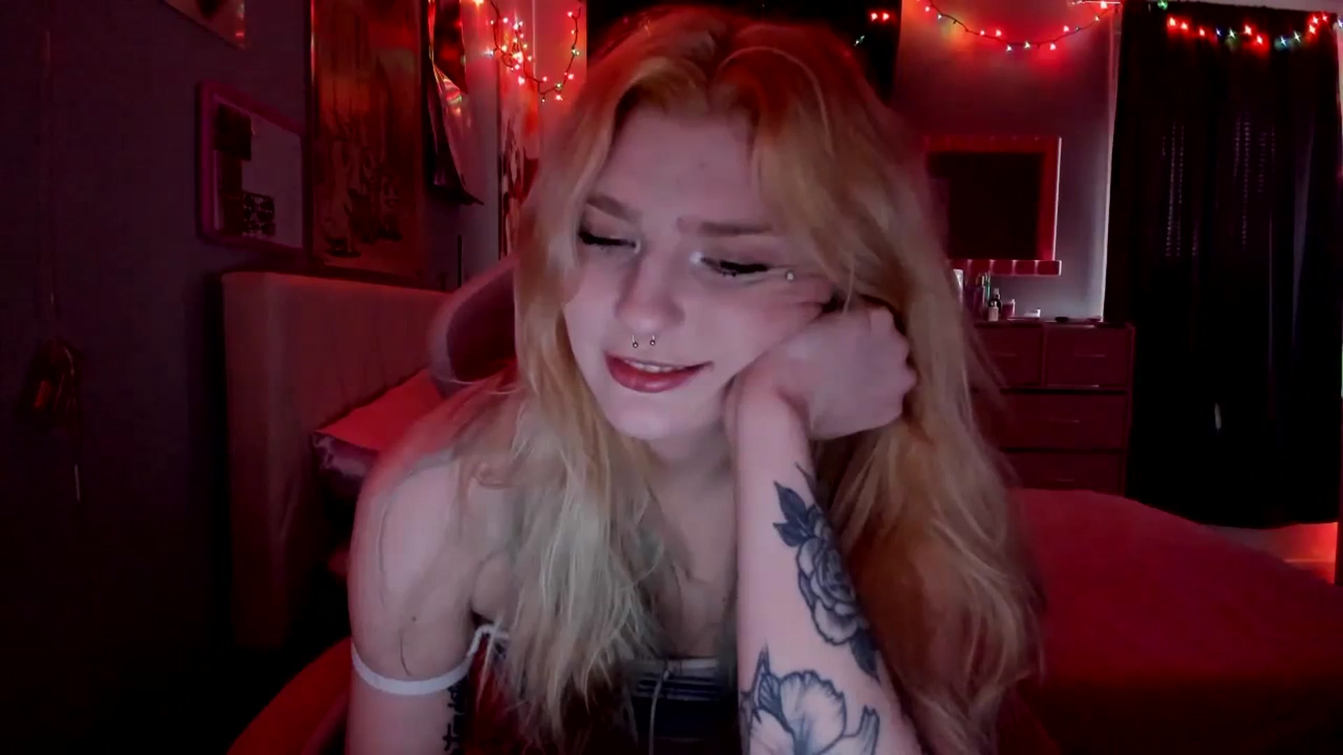 Gallery image thumbnail from DuckChan0's myfreecams stream on, 04/25/2026, 15:12 image 10 of 20