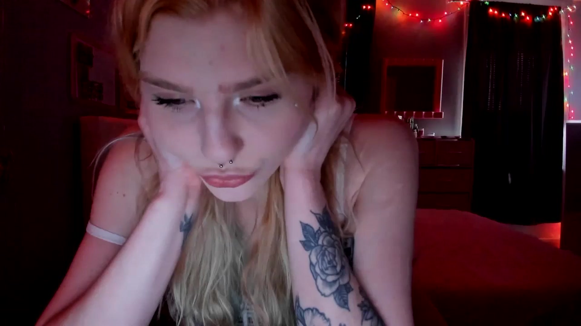 Gallery image thumbnail from DuckChan0's myfreecams stream on, 04/25/2026, 15:12 image 11 of 20
