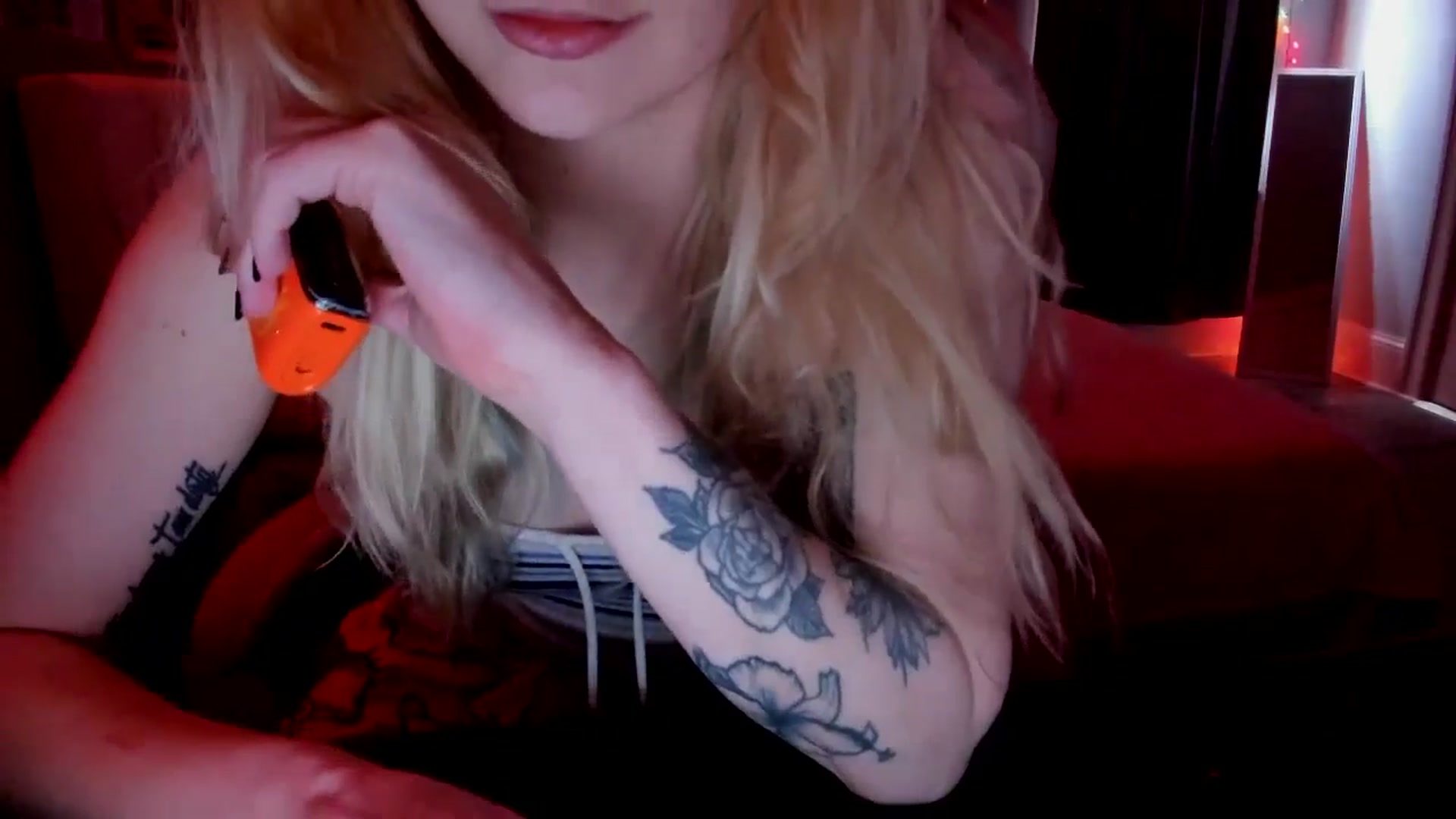 Gallery image thumbnail from DuckChan0's myfreecams stream on, 04/25/2026, 16:00 image 17 of 20