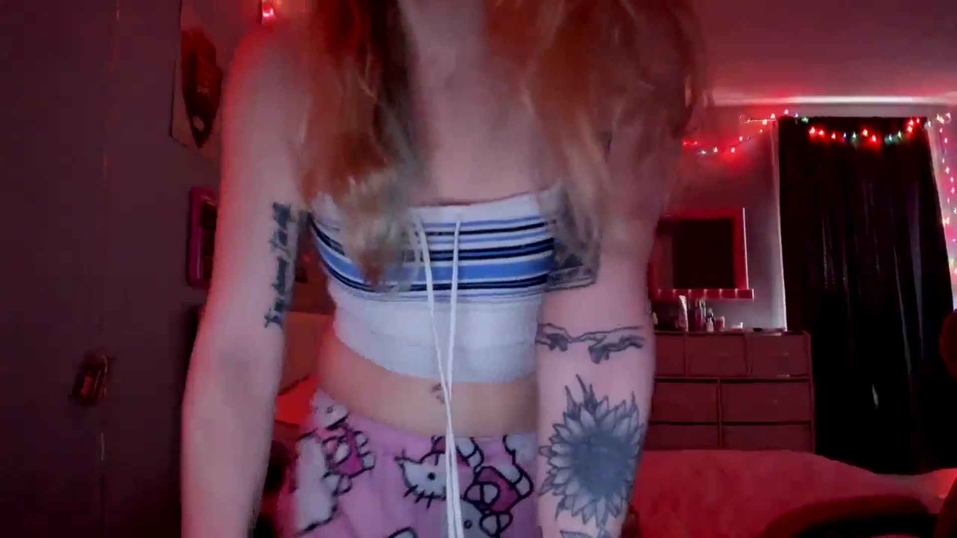 Gallery image thumbnail from DuckChan0's myfreecams stream on, 04/25/2026, 16:00 image 4 of 20