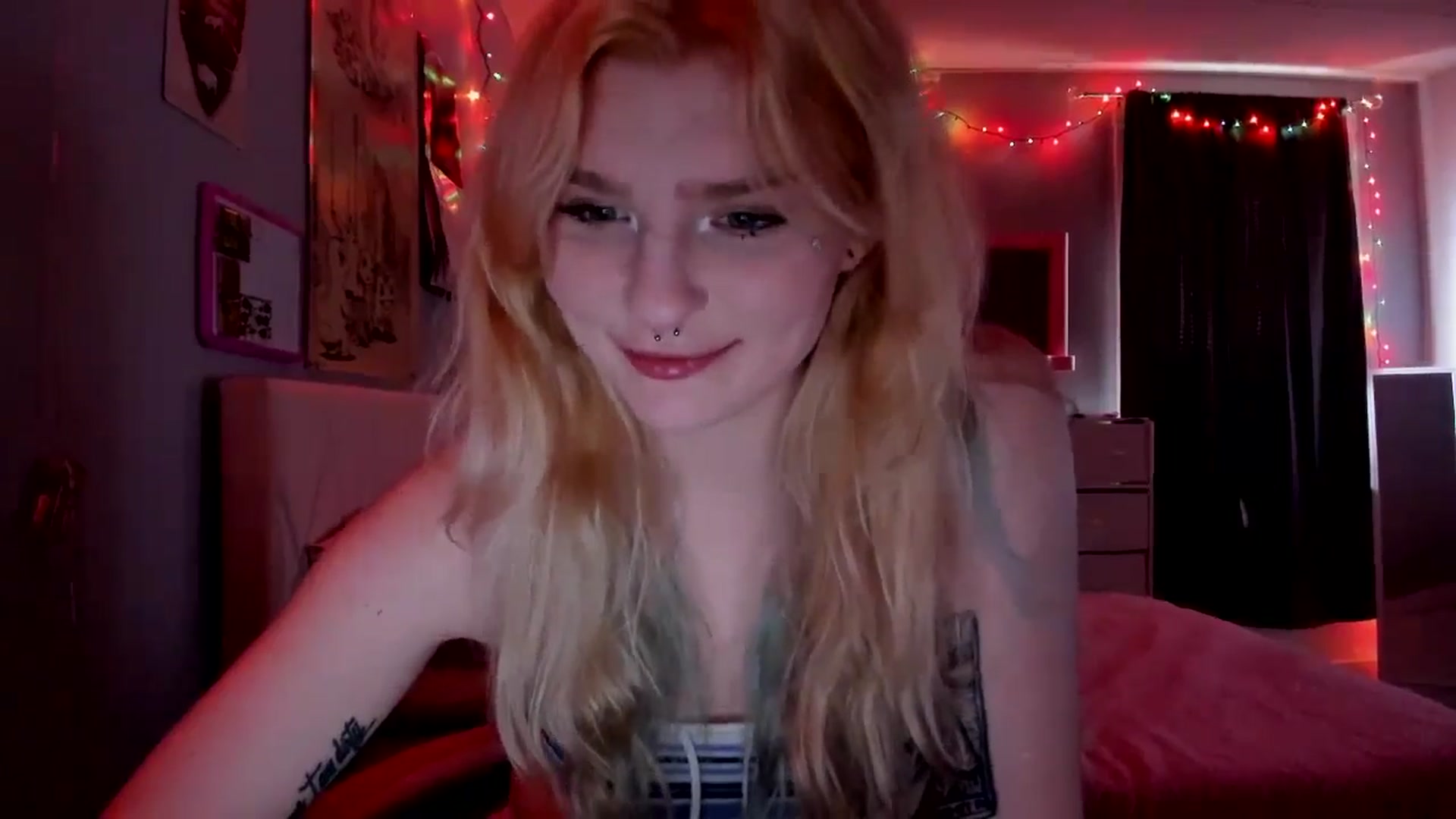 Gallery image thumbnail from DuckChan0's myfreecams stream on, 04/25/2026, 16:00 image 5 of 20