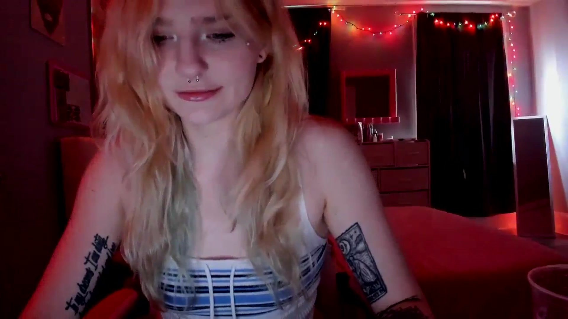 Gallery image thumbnail from DuckChan0's myfreecams stream on, 04/25/2026, 16:00 image 10 of 20