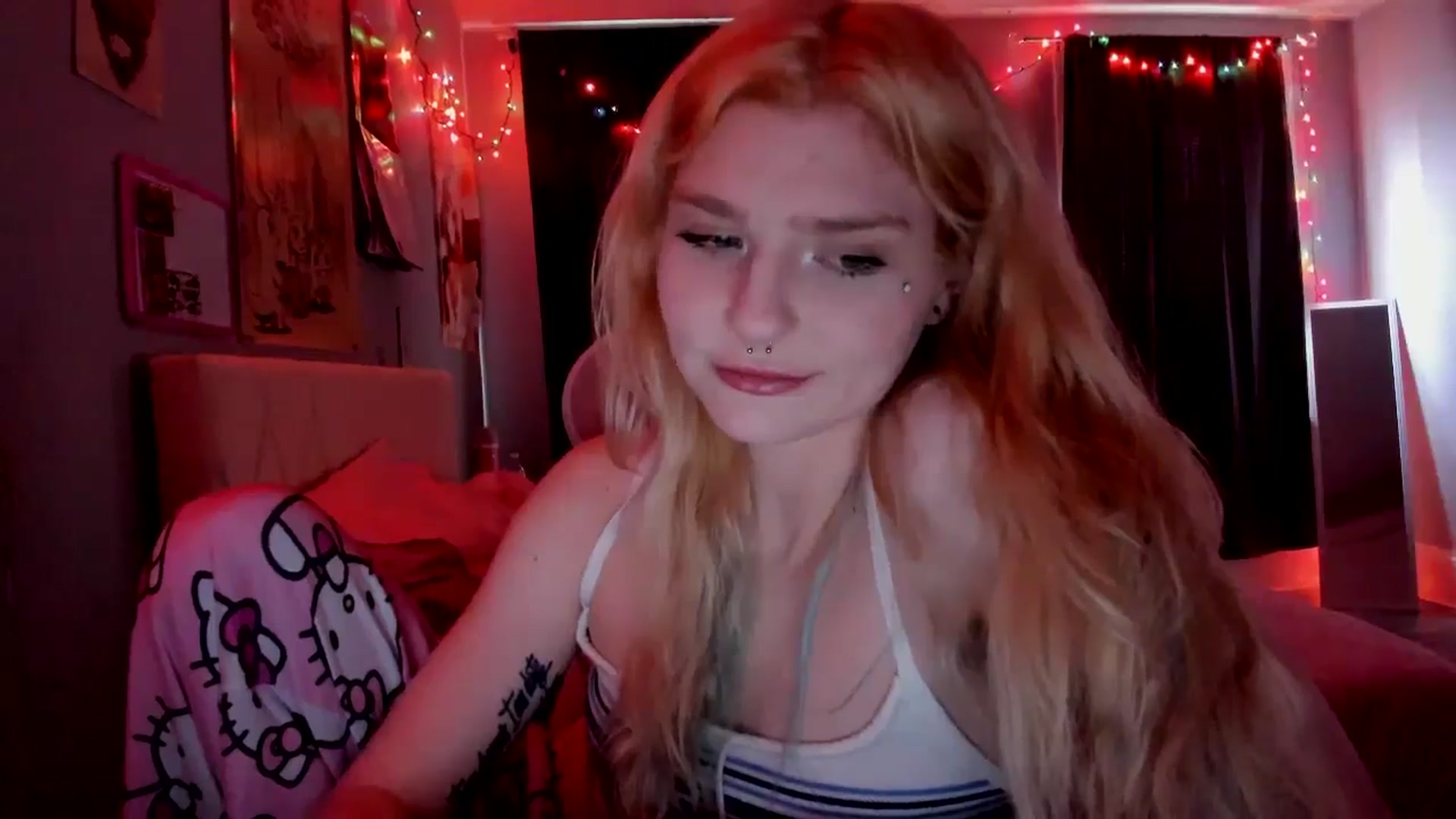 Gallery image thumbnail from DuckChan0's myfreecams stream on, 04/25/2026, 16:00 image 11 of 20