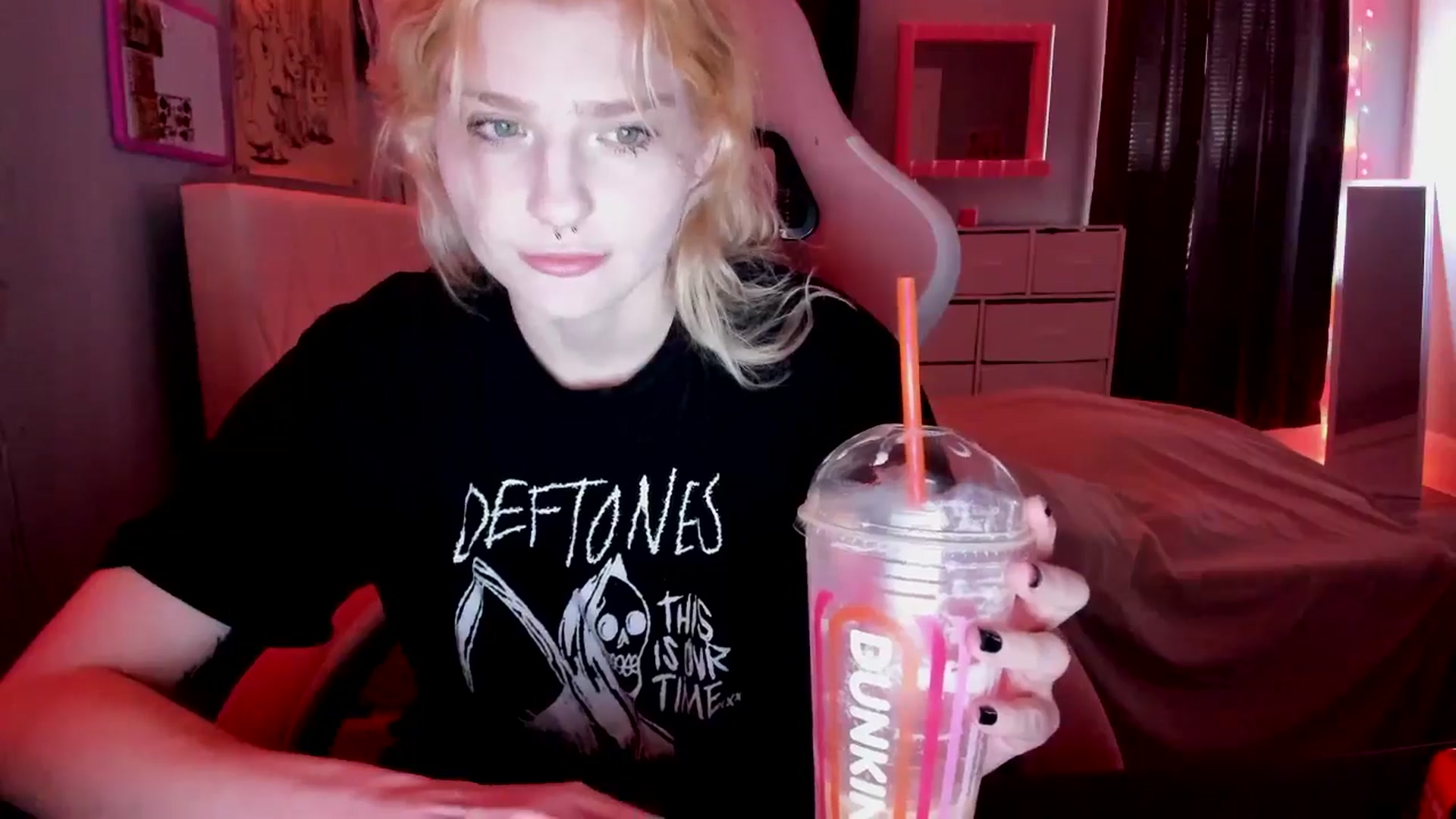 Gallery image thumbnail from DuckChan0's myfreecams stream on, 04/26/2026, 15:40 image 5 of 20