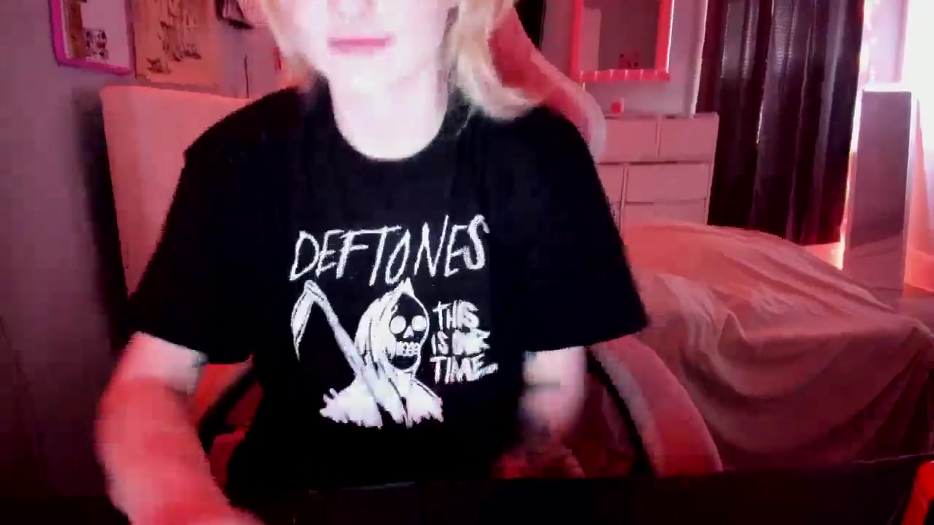 Gallery image thumbnail from DuckChan0's myfreecams stream on, 04/26/2026, 15:40 image 3 of 20