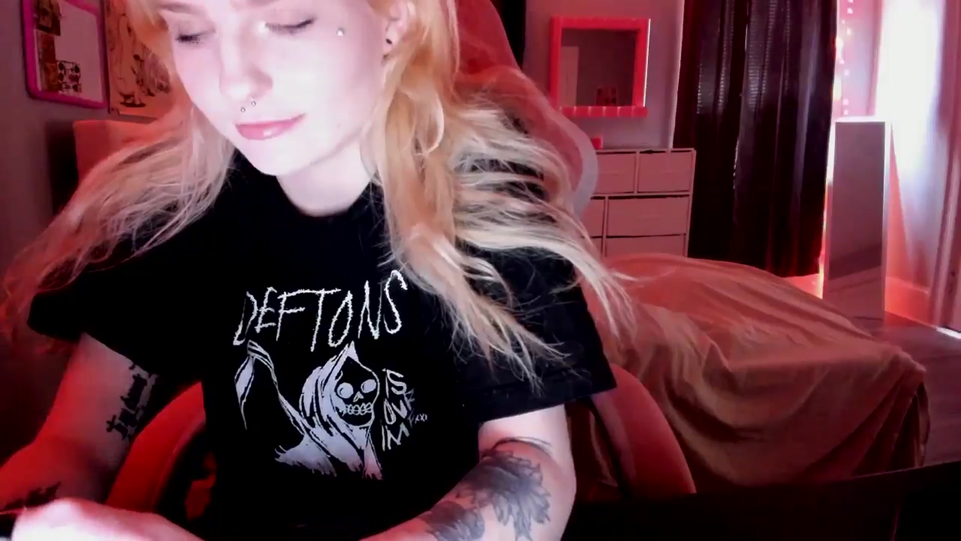 Gallery image thumbnail from DuckChan0's myfreecams stream on, 04/26/2026, 15:40 image 11 of 20