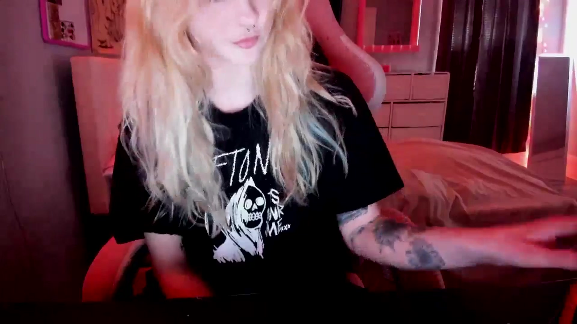 Gallery image thumbnail from DuckChan0's myfreecams stream on, 04/26/2026, 15:40 image 7 of 20