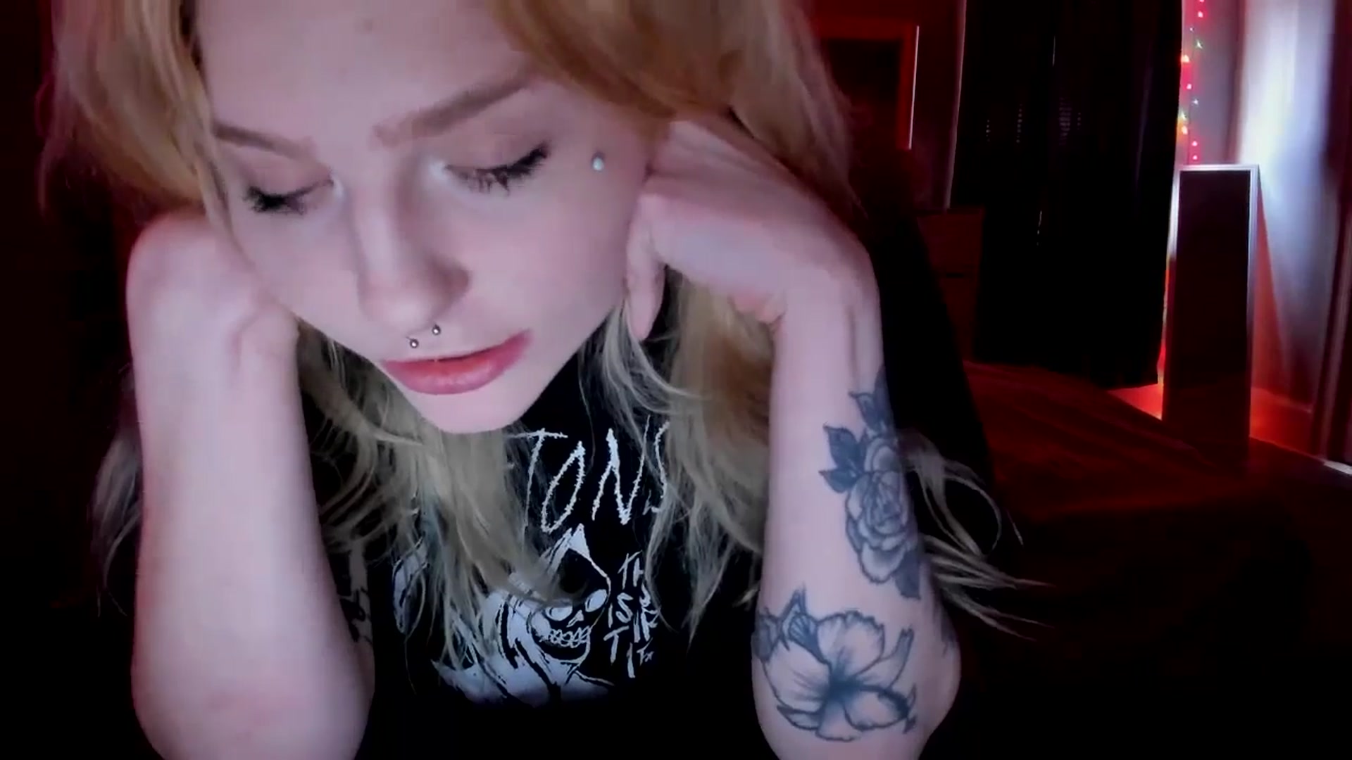 Gallery image thumbnail from DuckChan0's myfreecams stream on, 04/26/2026, 15:40 image 13 of 20