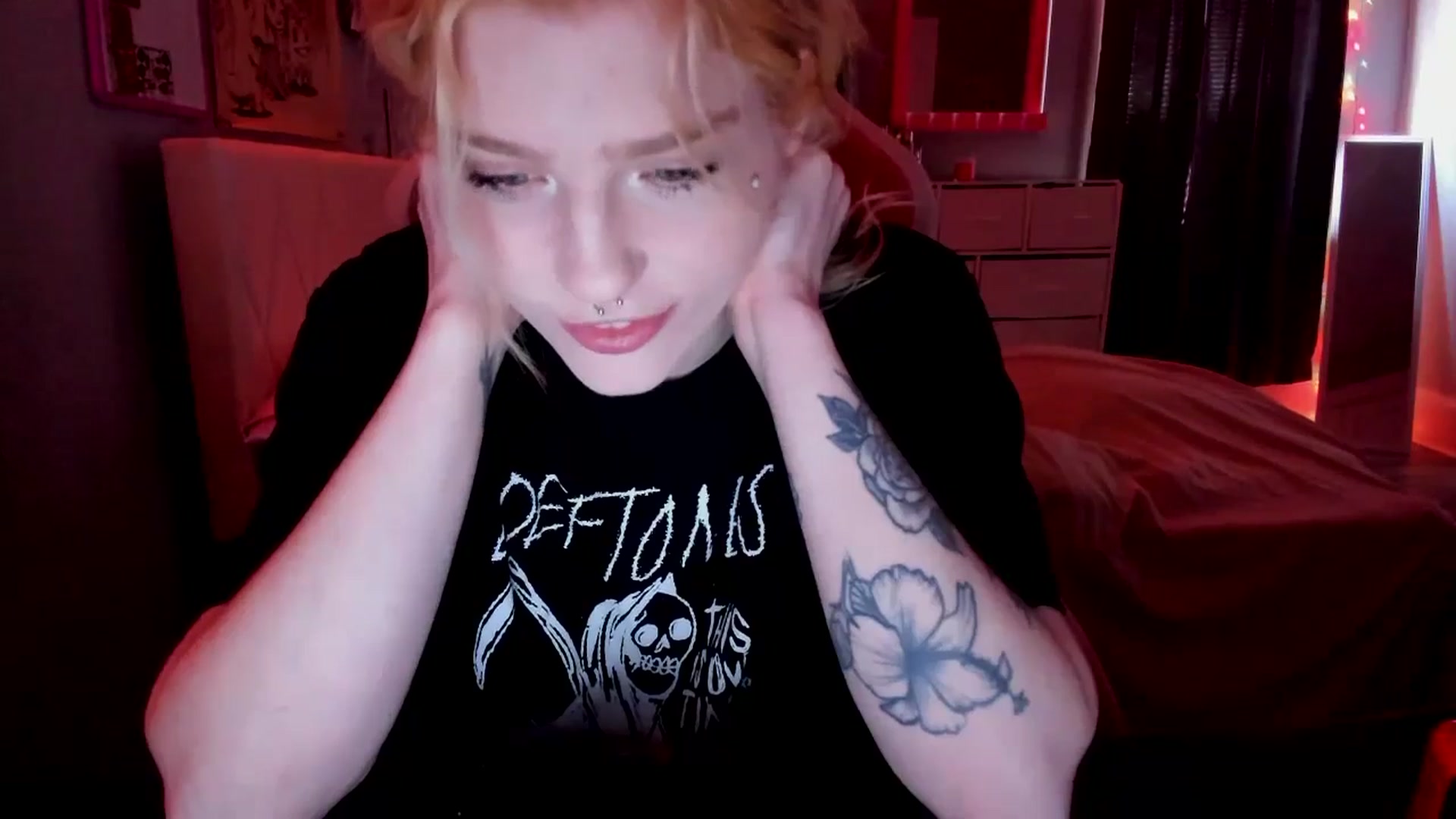 Gallery image thumbnail from DuckChan0's myfreecams stream on, 04/26/2026, 15:40 image 4 of 20