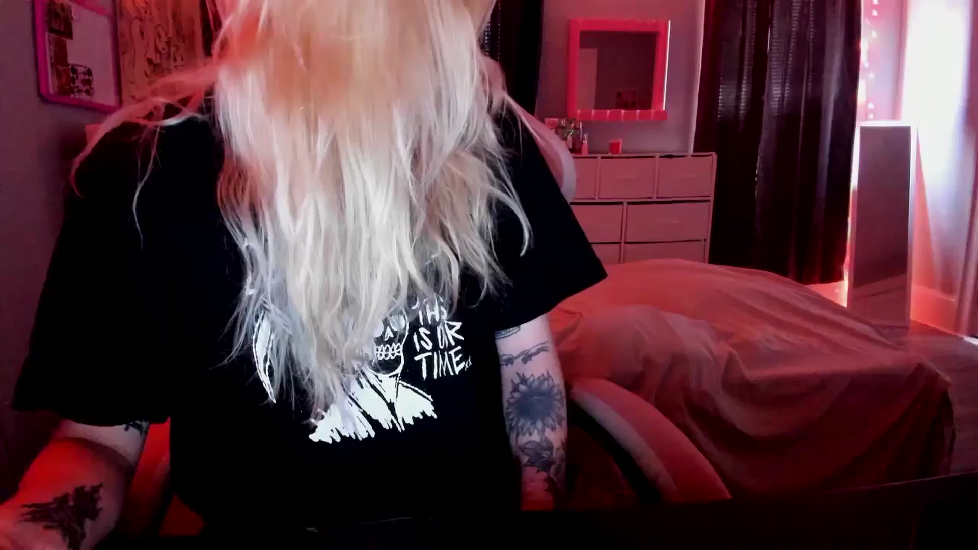 Gallery image thumbnail from DuckChan0's myfreecams stream on, 04/26/2026, 15:40 image 16 of 20