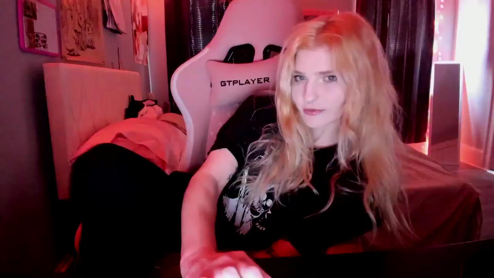 Gallery image thumbnail from DuckChan0's myfreecams stream on, 04/26/2026, 15:40 image 14 of 20