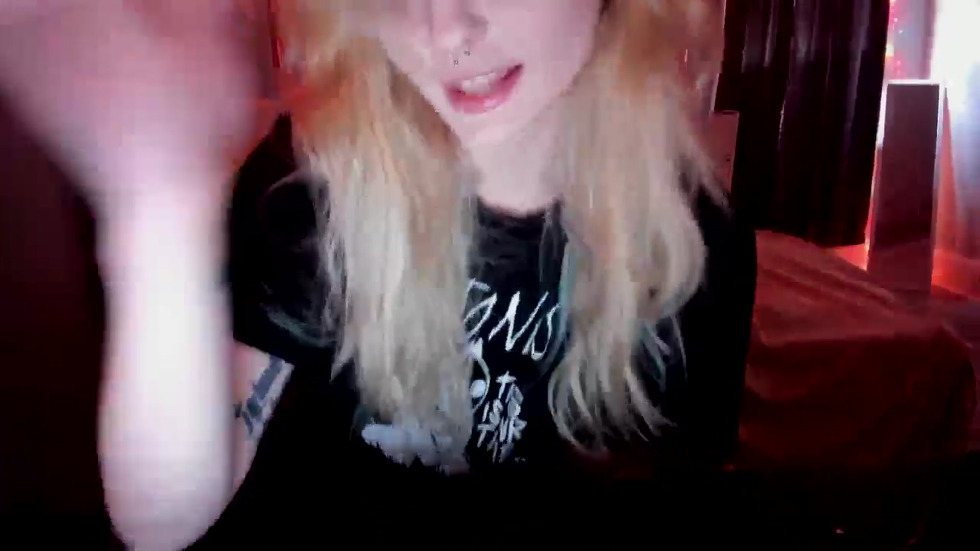 Gallery image thumbnail from DuckChan0's myfreecams stream on, 04/26/2026, 15:40 image 9 of 20