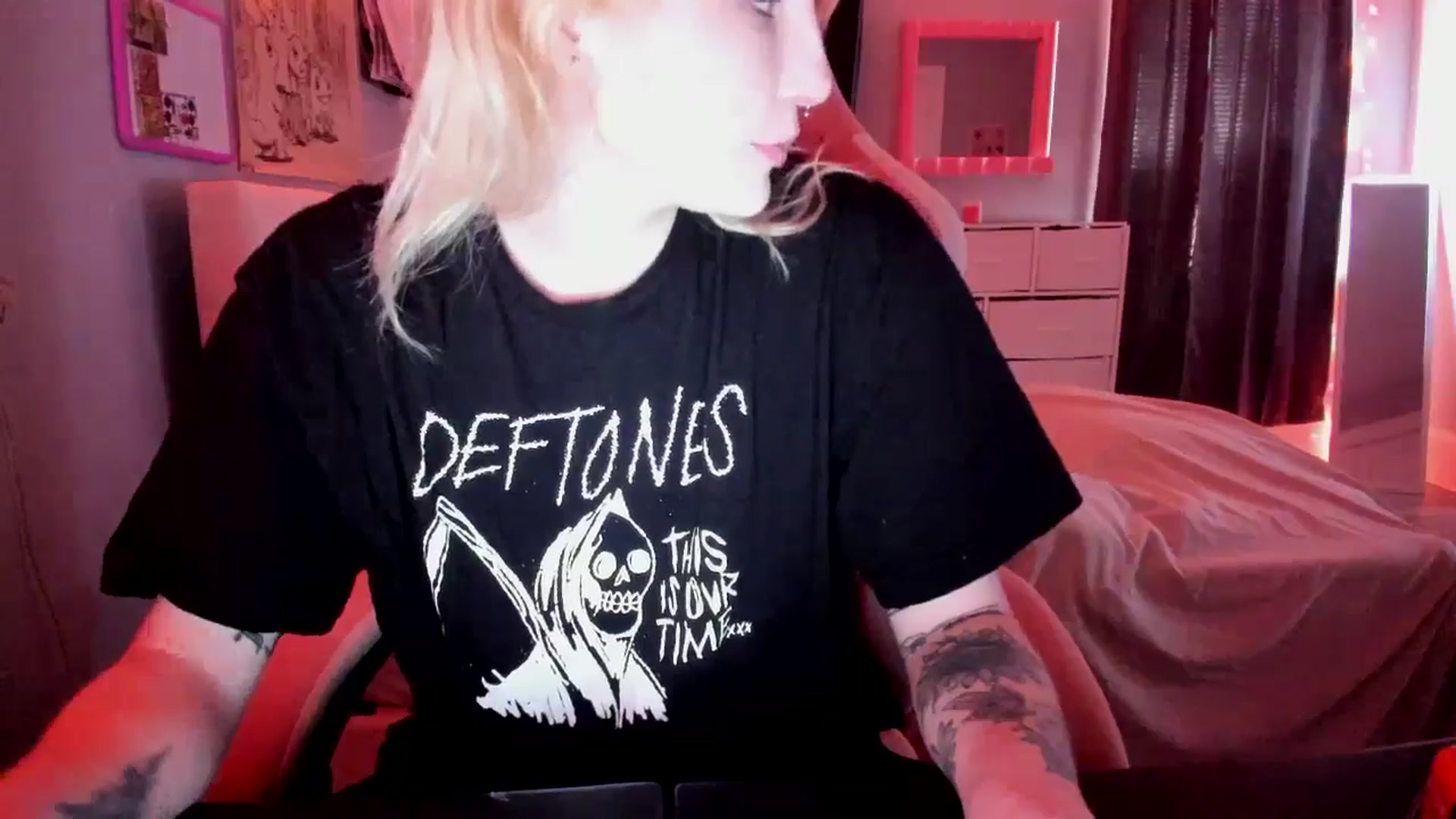 Gallery image thumbnail from DuckChan0's myfreecams stream on, 04/26/2026, 15:40 image 6 of 20