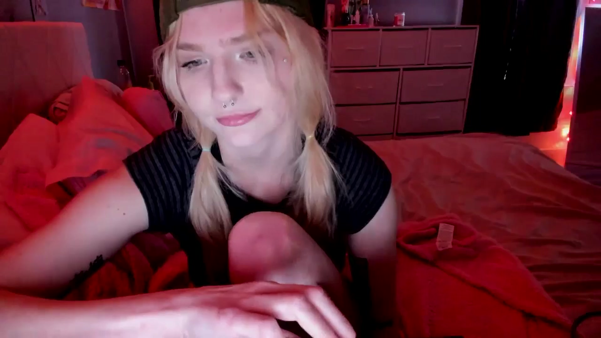 Gallery image thumbnail from DuckChan0's myfreecams stream on, 04/27/2026, 16:59 image 9 of 20