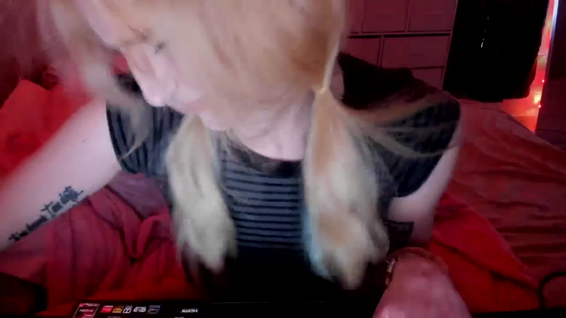 Gallery image thumbnail from DuckChan0's myfreecams stream on, 04/27/2026, 16:59 image 15 of 20