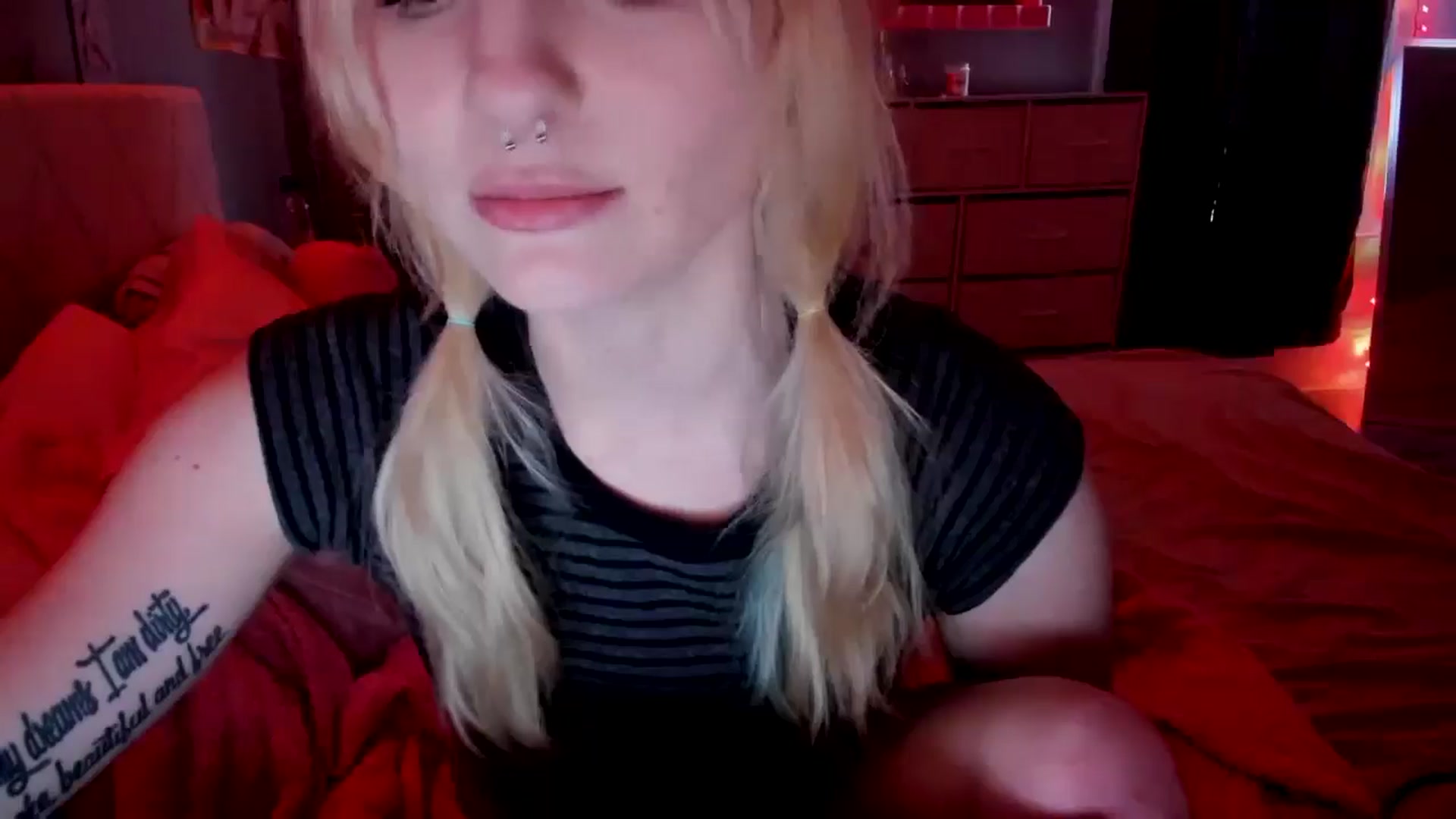 Gallery image thumbnail from DuckChan0's myfreecams stream on, 04/27/2026, 16:59 image 8 of 20