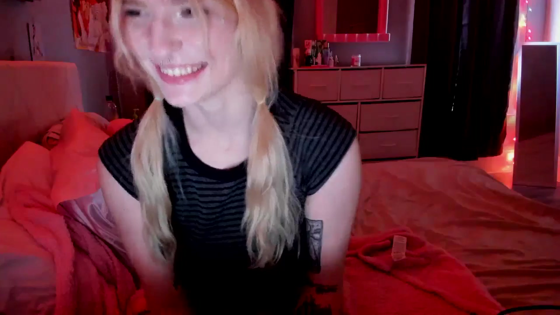 Gallery image thumbnail from DuckChan0's myfreecams stream on, 04/27/2026, 16:59 image 7 of 20