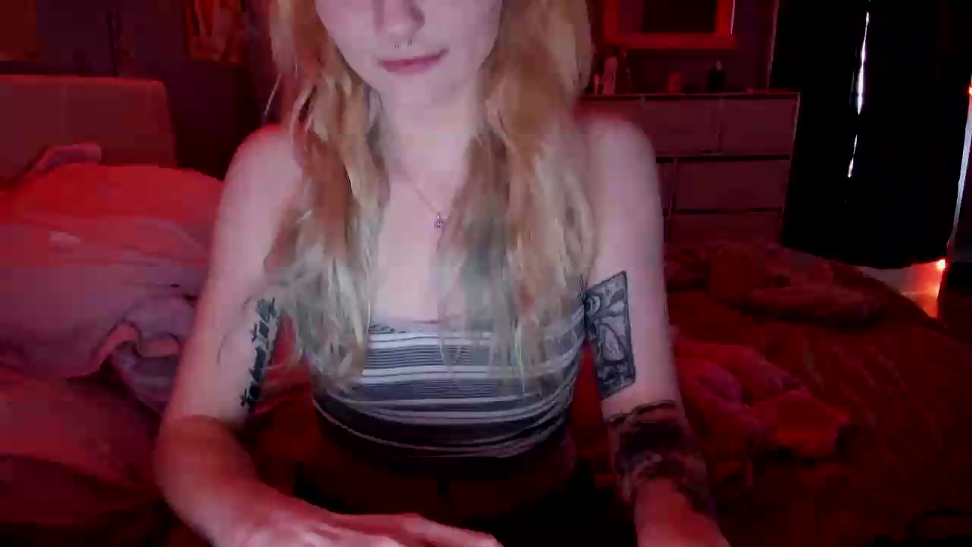 Gallery image thumbnail from DuckChan0's myfreecams stream on, 04/30/2026, 16:04 image 9 of 20