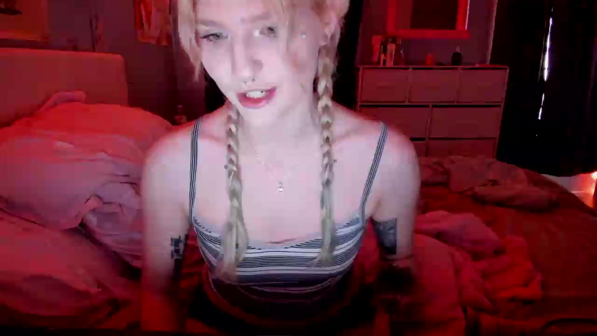 Gallery image thumbnail from DuckChan0's myfreecams stream on, 04/30/2026, 16:04 image 4 of 20