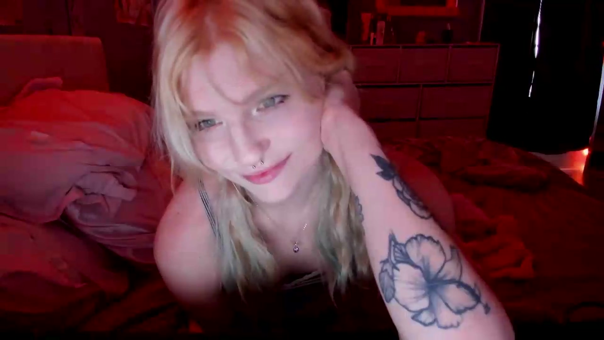 Gallery image thumbnail from DuckChan0's myfreecams stream on, 04/30/2026, 16:04 image 7 of 20