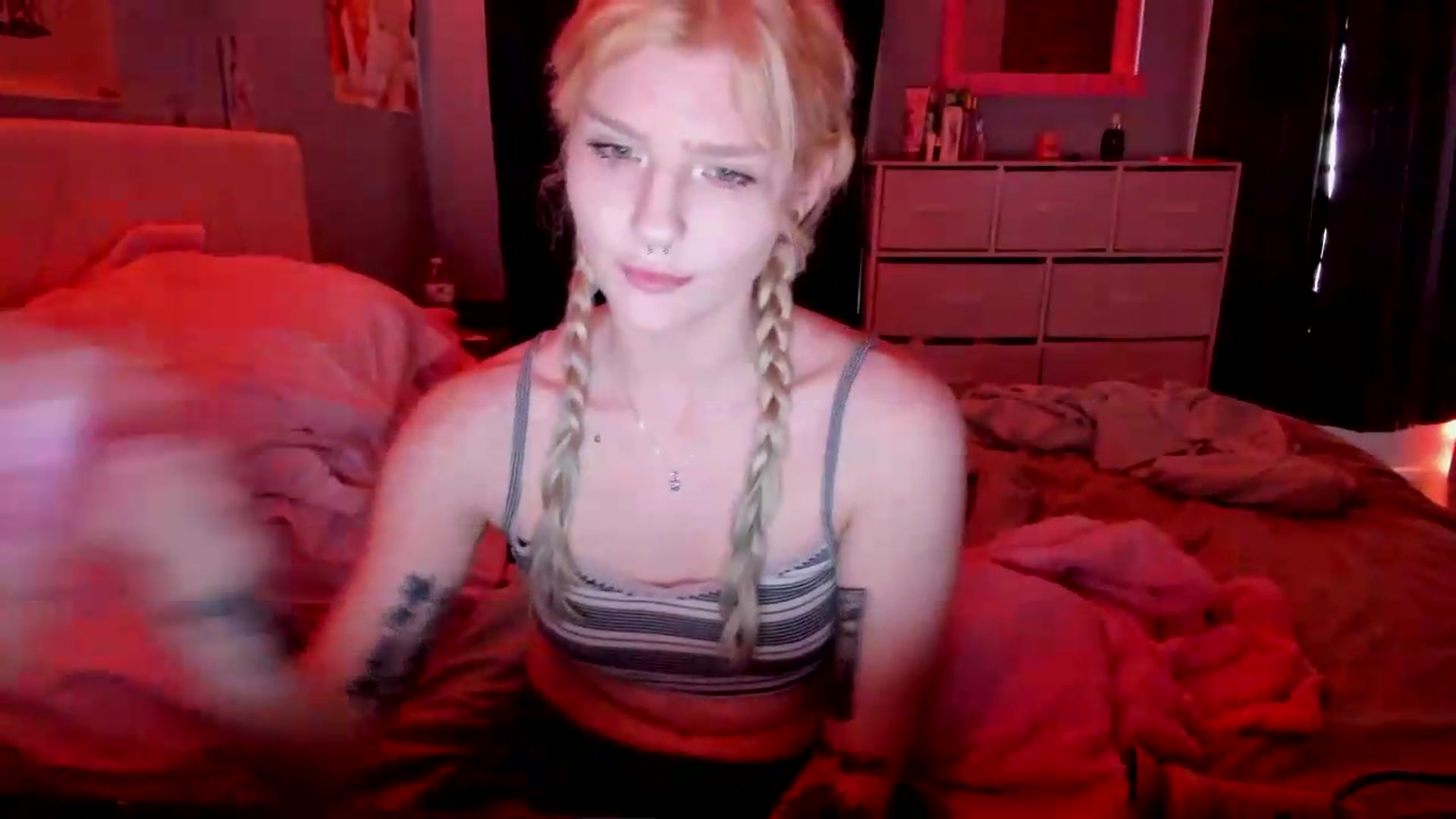 Gallery image thumbnail from DuckChan0's myfreecams stream on, 04/30/2026, 16:04 image 5 of 20