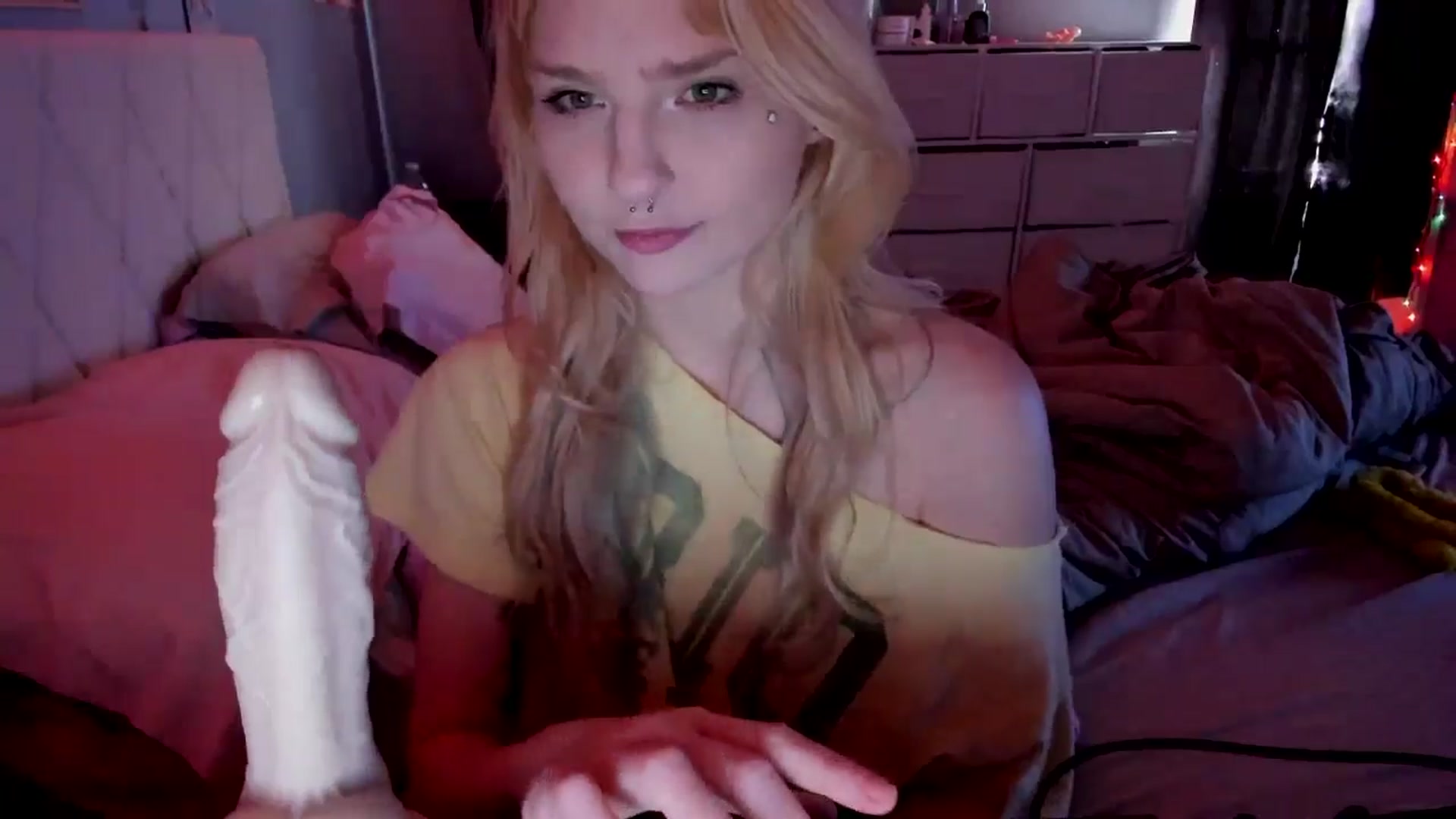 Gallery image thumbnail from DuckChan0's myfreecams stream on, 05/03/2026, 15:56 image 14 of 20