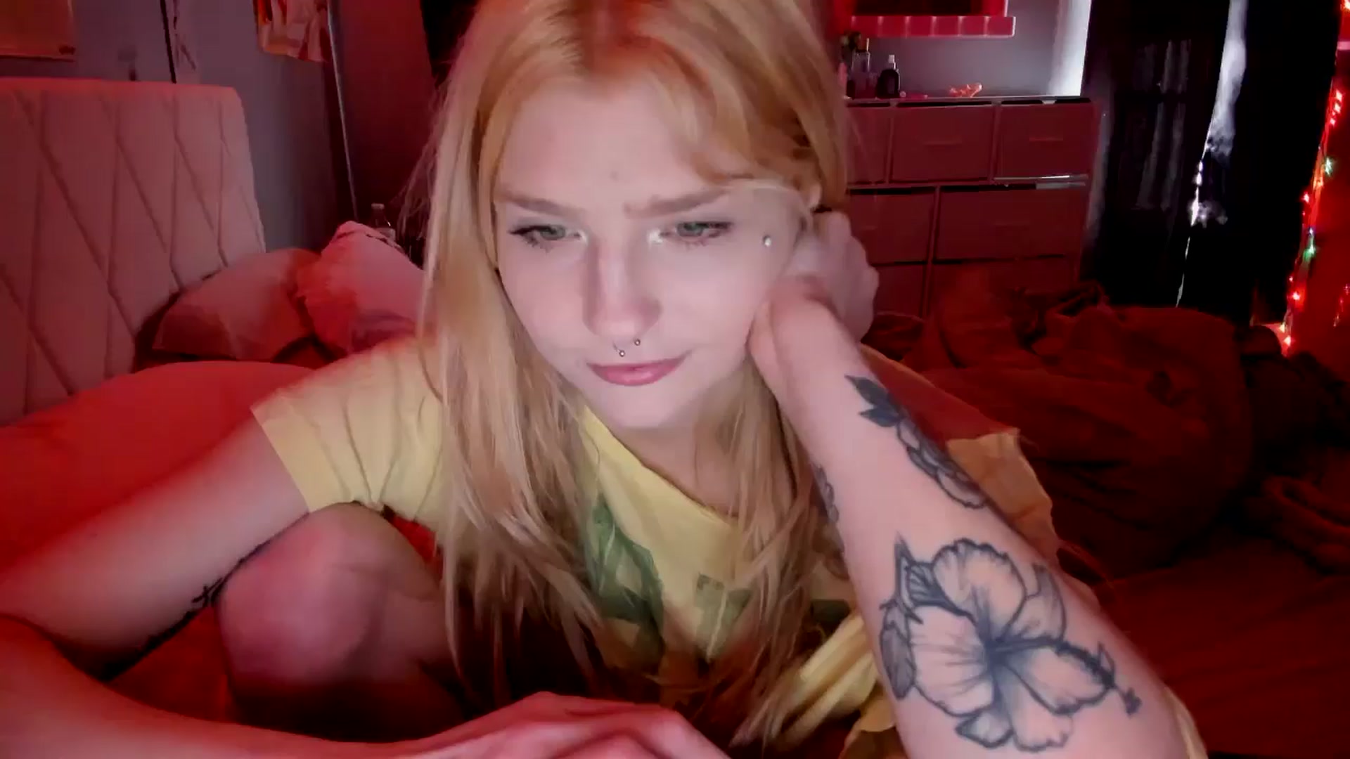 Gallery image thumbnail from DuckChan0's myfreecams stream on, 05/03/2026, 15:56 image 8 of 20