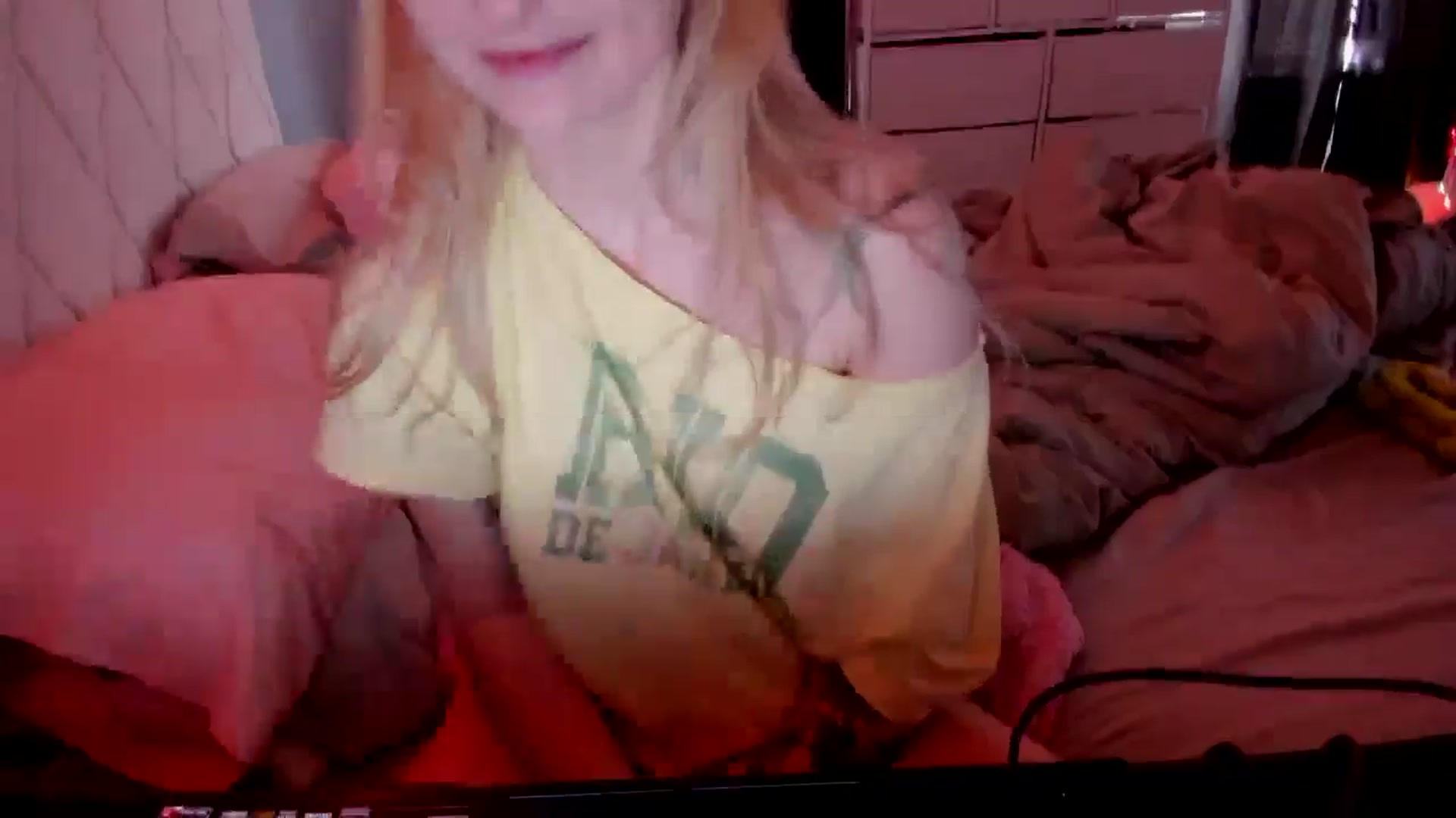 Gallery image thumbnail from DuckChan0's myfreecams stream on, 05/03/2026, 15:56 image 15 of 20