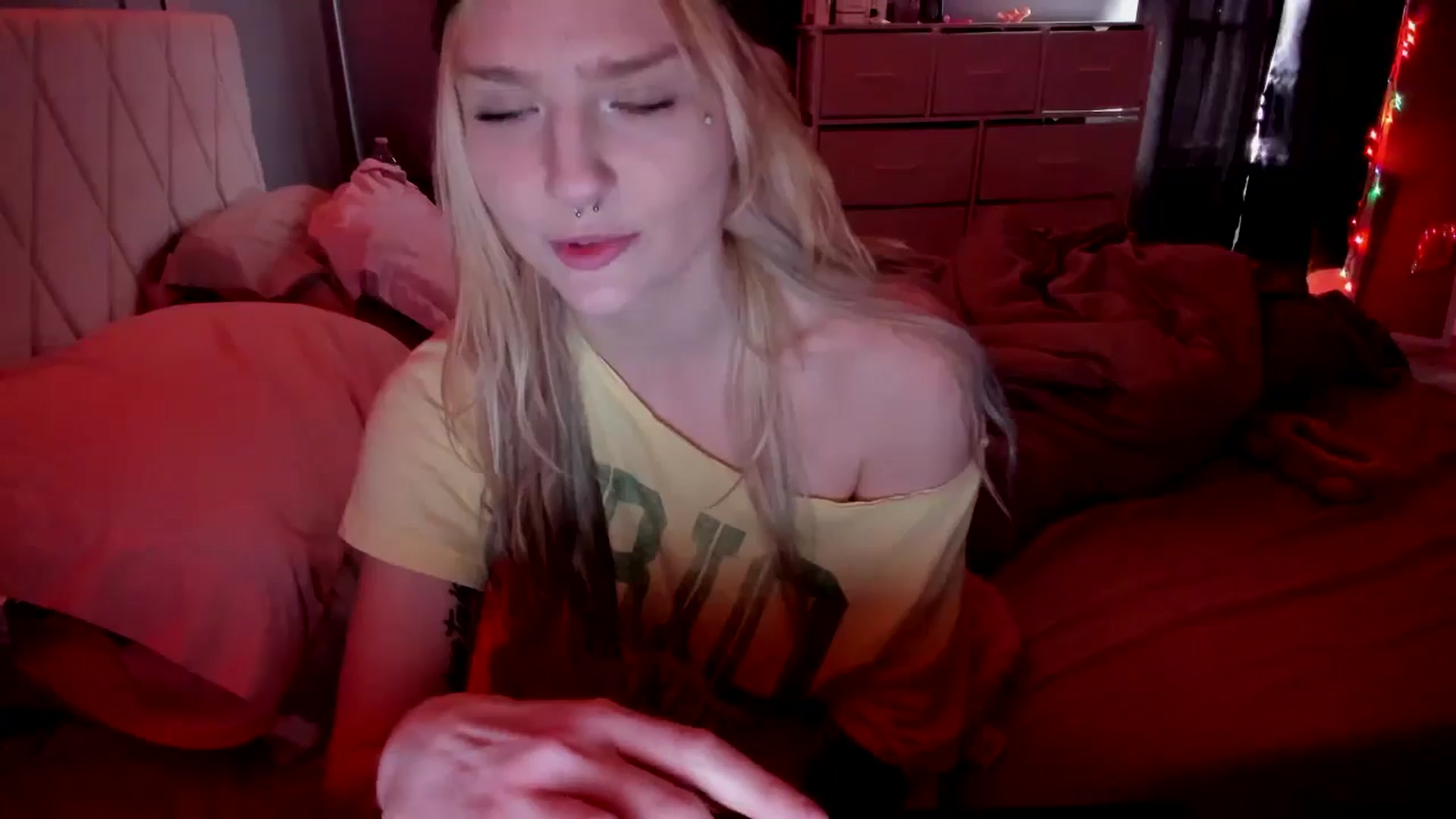 Gallery image thumbnail from DuckChan0's myfreecams stream on, 05/03/2026, 15:56 image 19 of 20