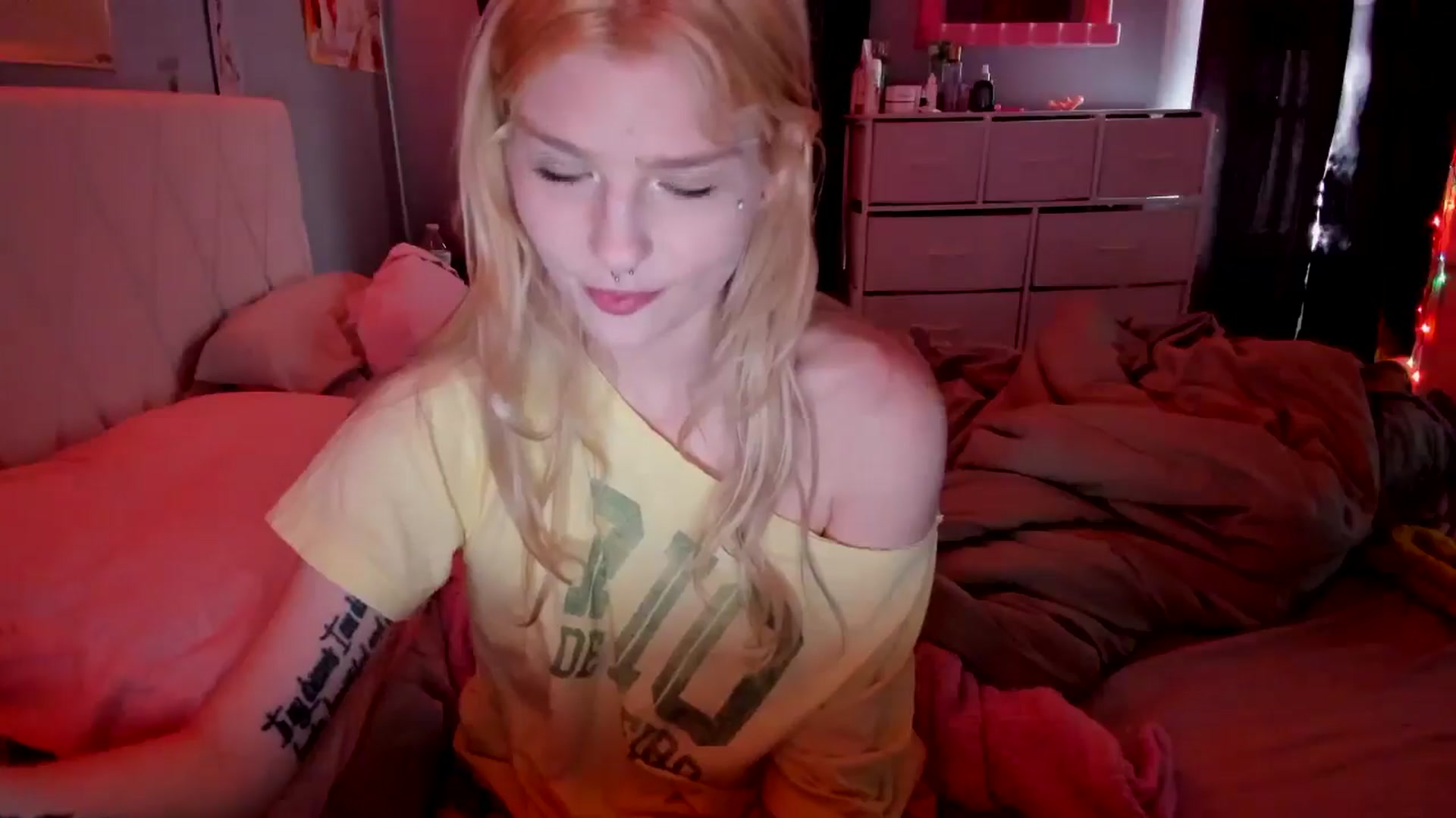 Gallery image thumbnail from DuckChan0's myfreecams stream on, 05/03/2026, 15:56 image 4 of 20
