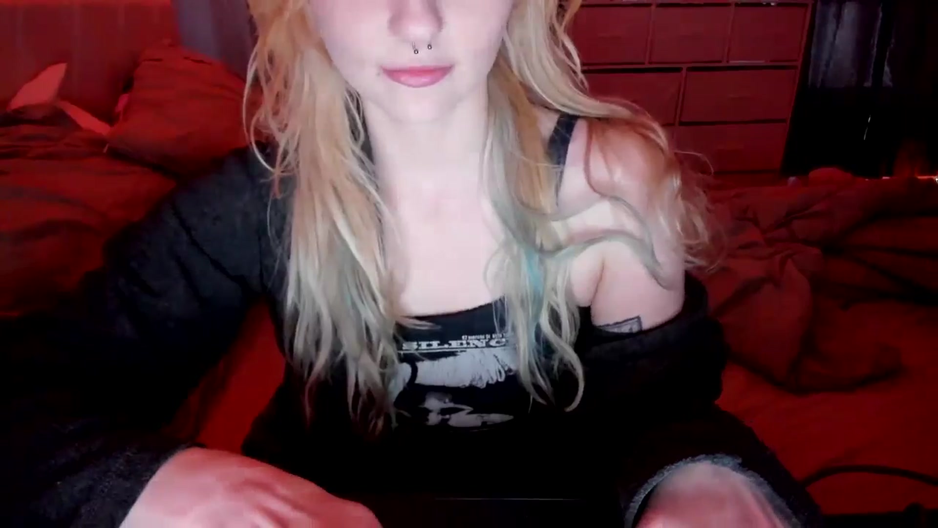 Gallery image thumbnail from DuckChan0's myfreecams stream on, 05/04/2026, 18:04 image 12 of 20