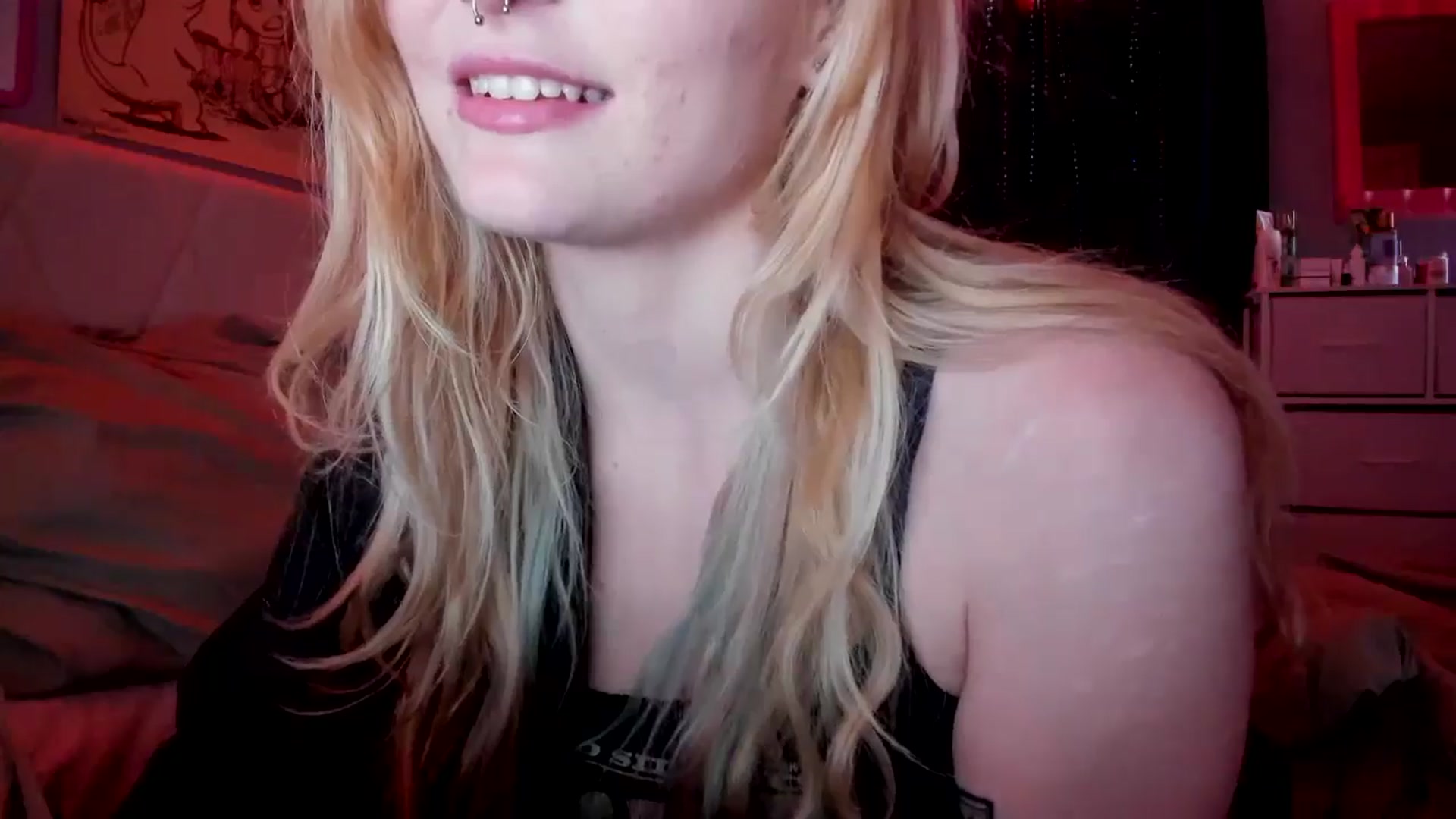 Gallery image thumbnail from DuckChan0's myfreecams stream on, 05/04/2026, 18:04 image 17 of 20