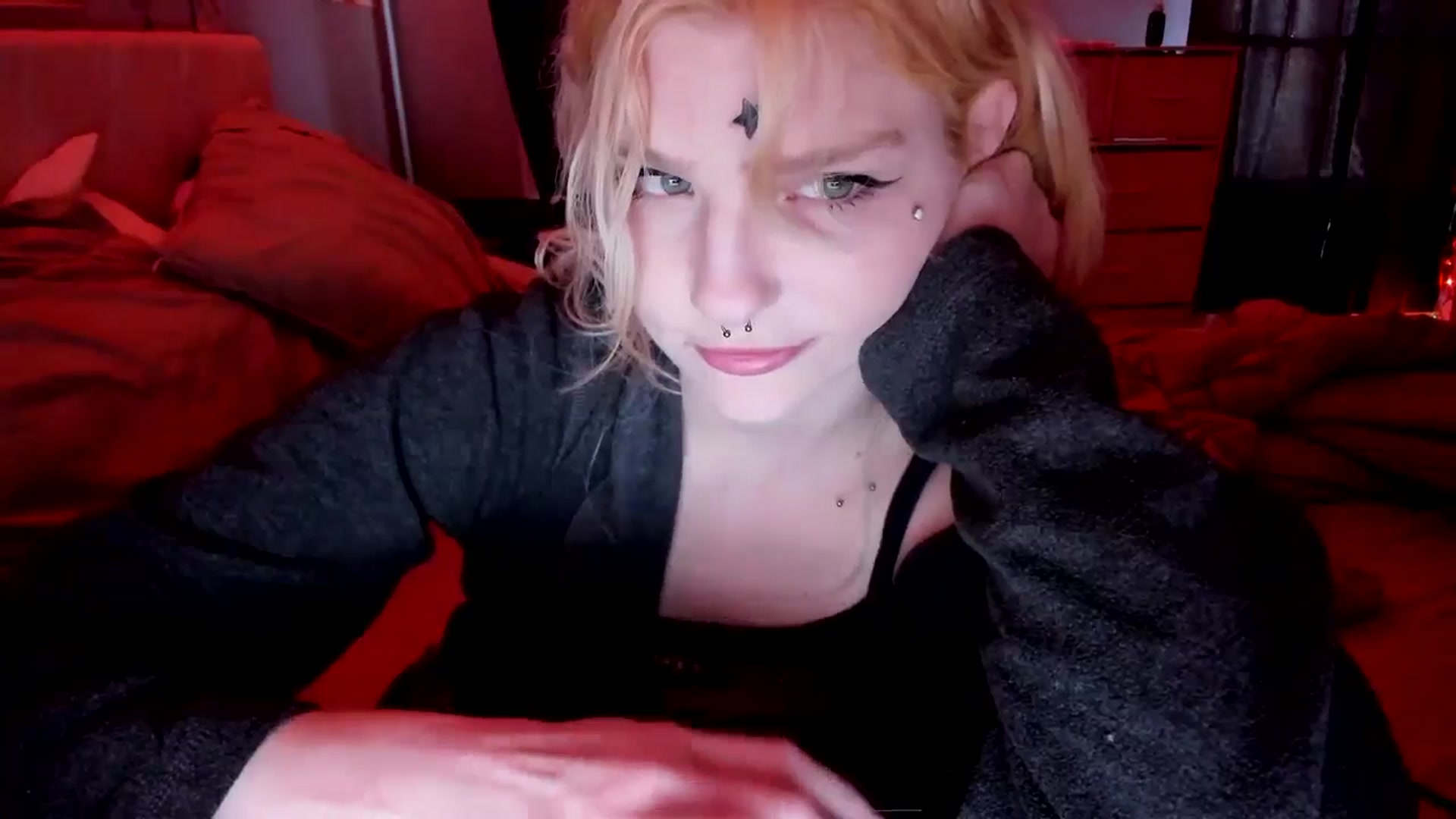 Gallery image thumbnail from DuckChan0's myfreecams stream on, 05/04/2026, 18:04 image 15 of 20