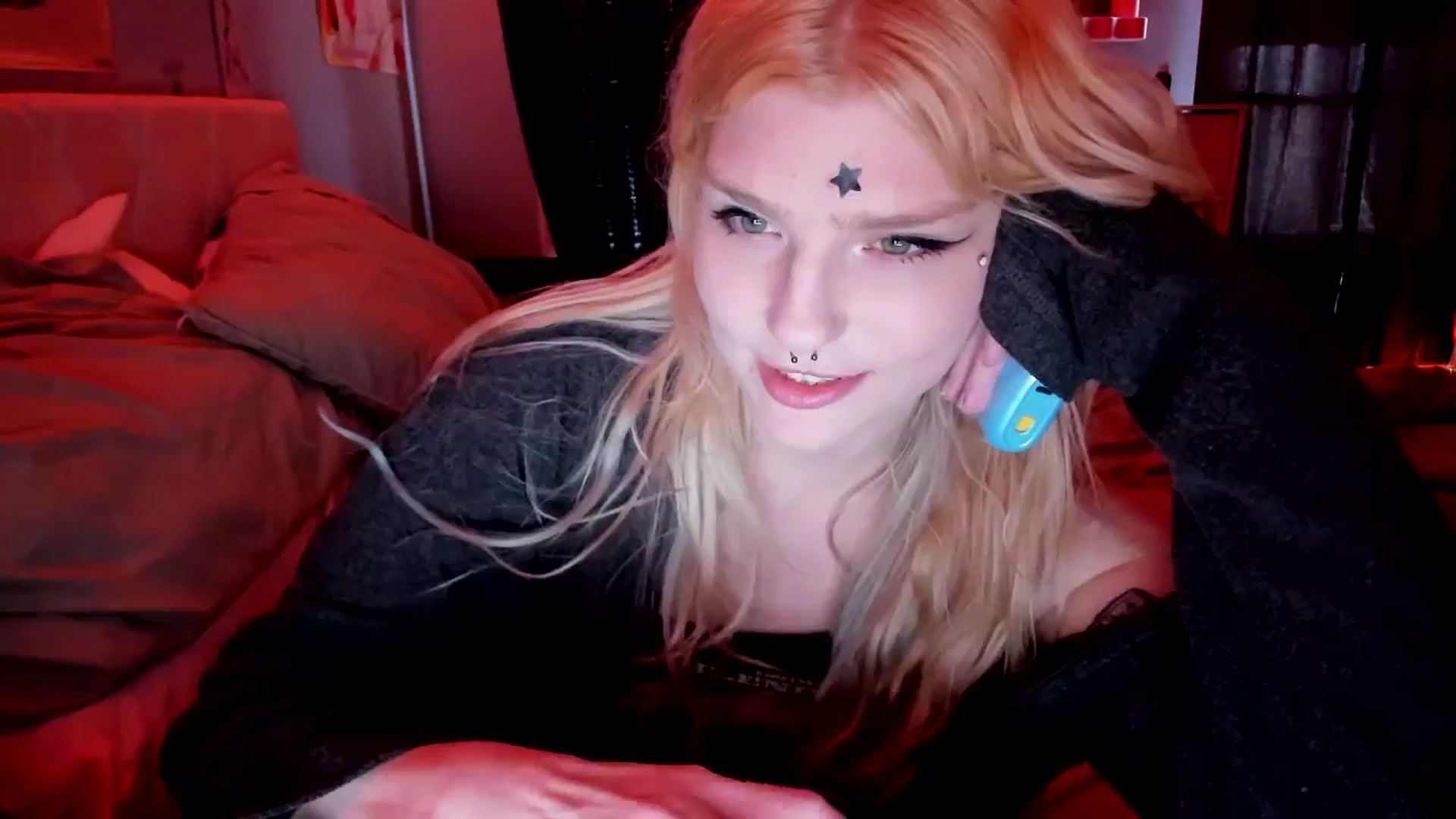 Gallery image thumbnail from DuckChan0's myfreecams stream on, 05/04/2026, 18:04 image 10 of 20
