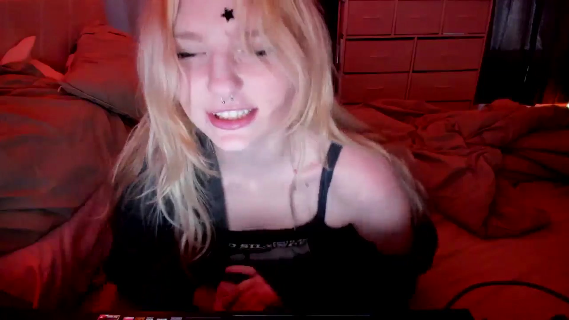 Gallery image thumbnail from DuckChan0's myfreecams stream on, 05/04/2026, 18:04 image 11 of 20