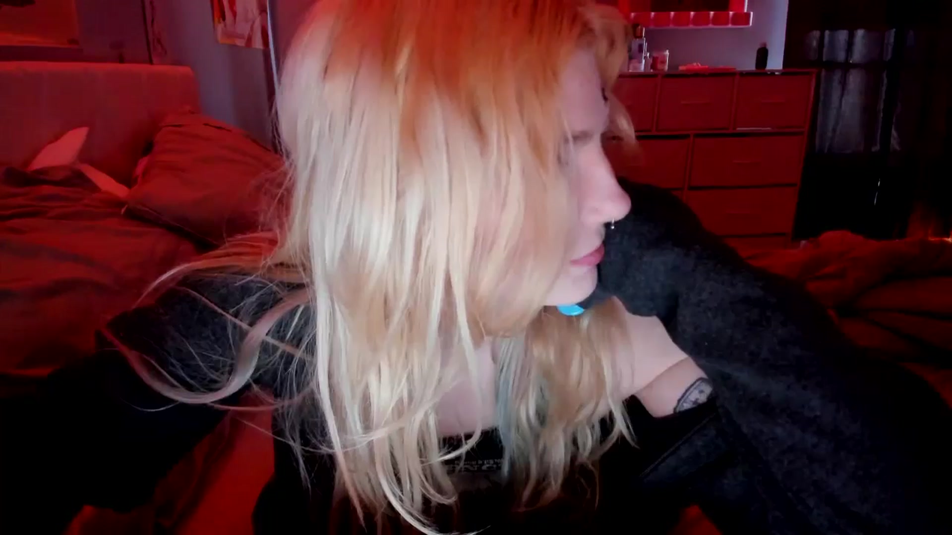 Gallery image thumbnail from DuckChan0's myfreecams stream on, 05/04/2026, 18:04 image 9 of 20