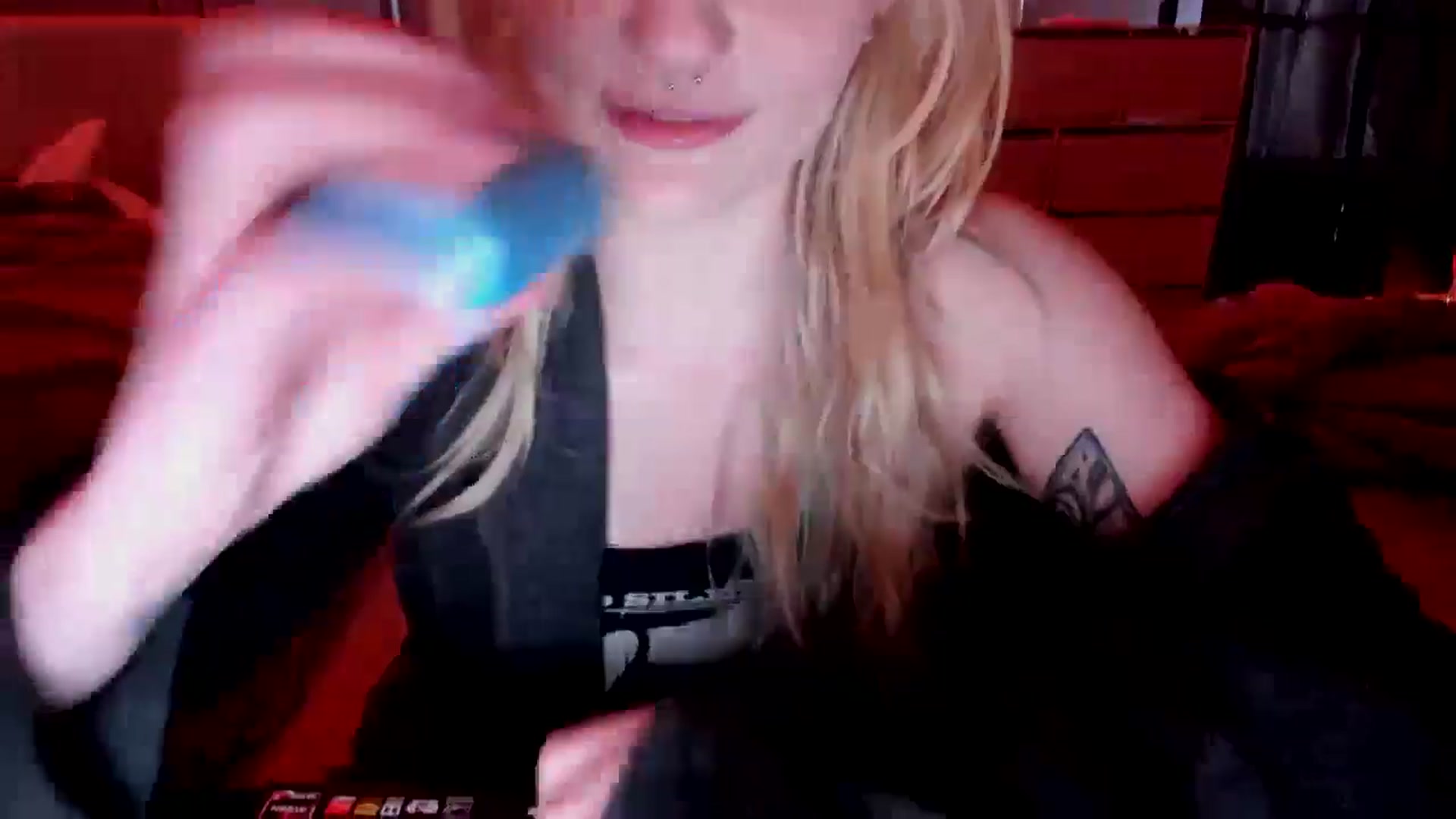 Gallery image thumbnail from DuckChan0's myfreecams stream on, 05/04/2026, 18:04 image 13 of 20